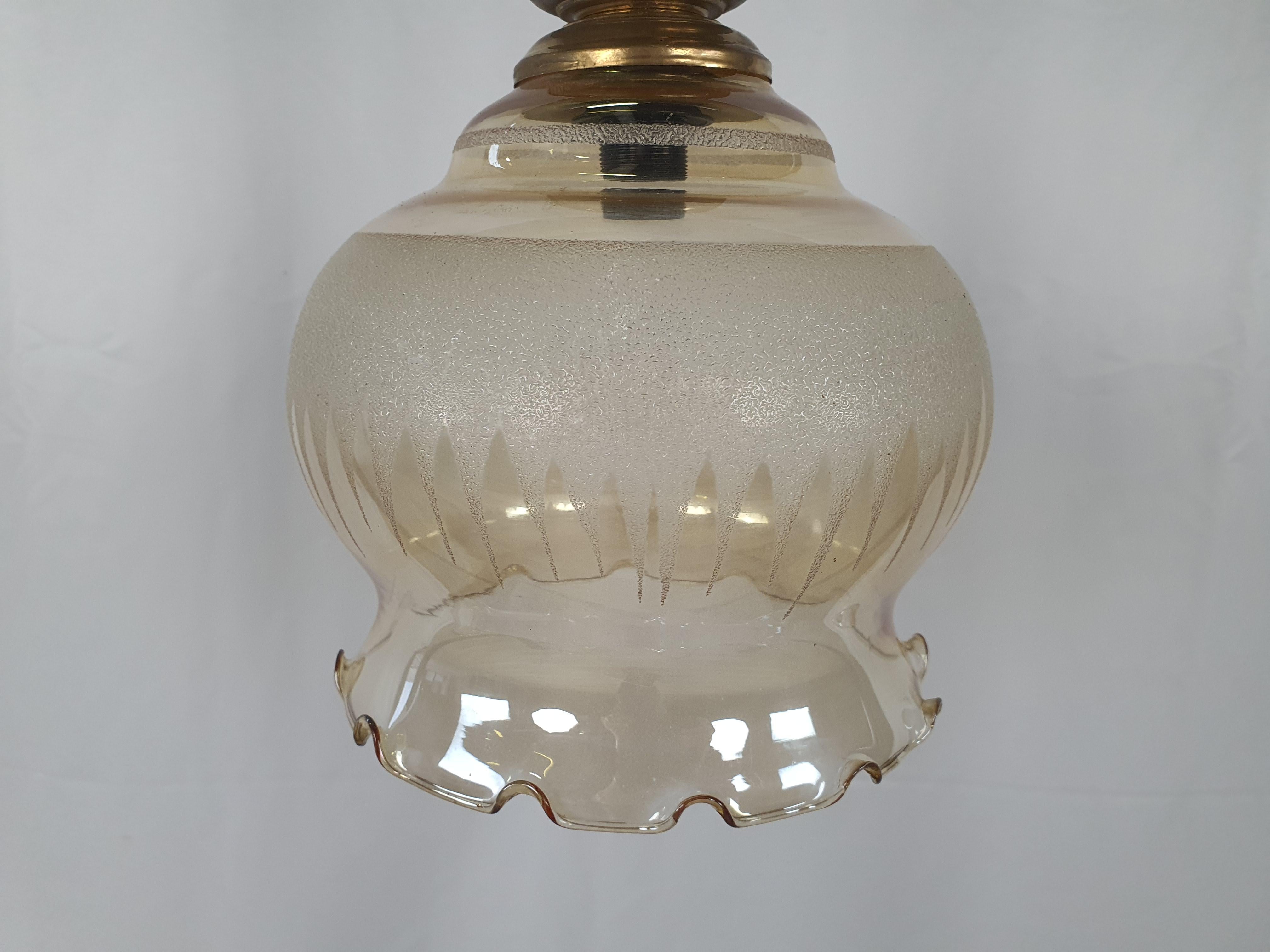 Vintage chandelier of Italian production from the 70s, entirely in decorated and worked glass with a brass wall structure.

The cable of this item is original and the replacement of electrical parts and/or the electrical system is recommended.