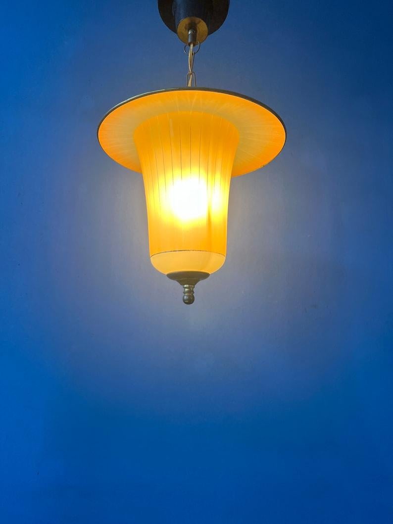Lampada a sospensione a lanterna in vetro e ottone vintage, anni '50 In condizioni ottime in vendita a ROTTERDAM, ZH