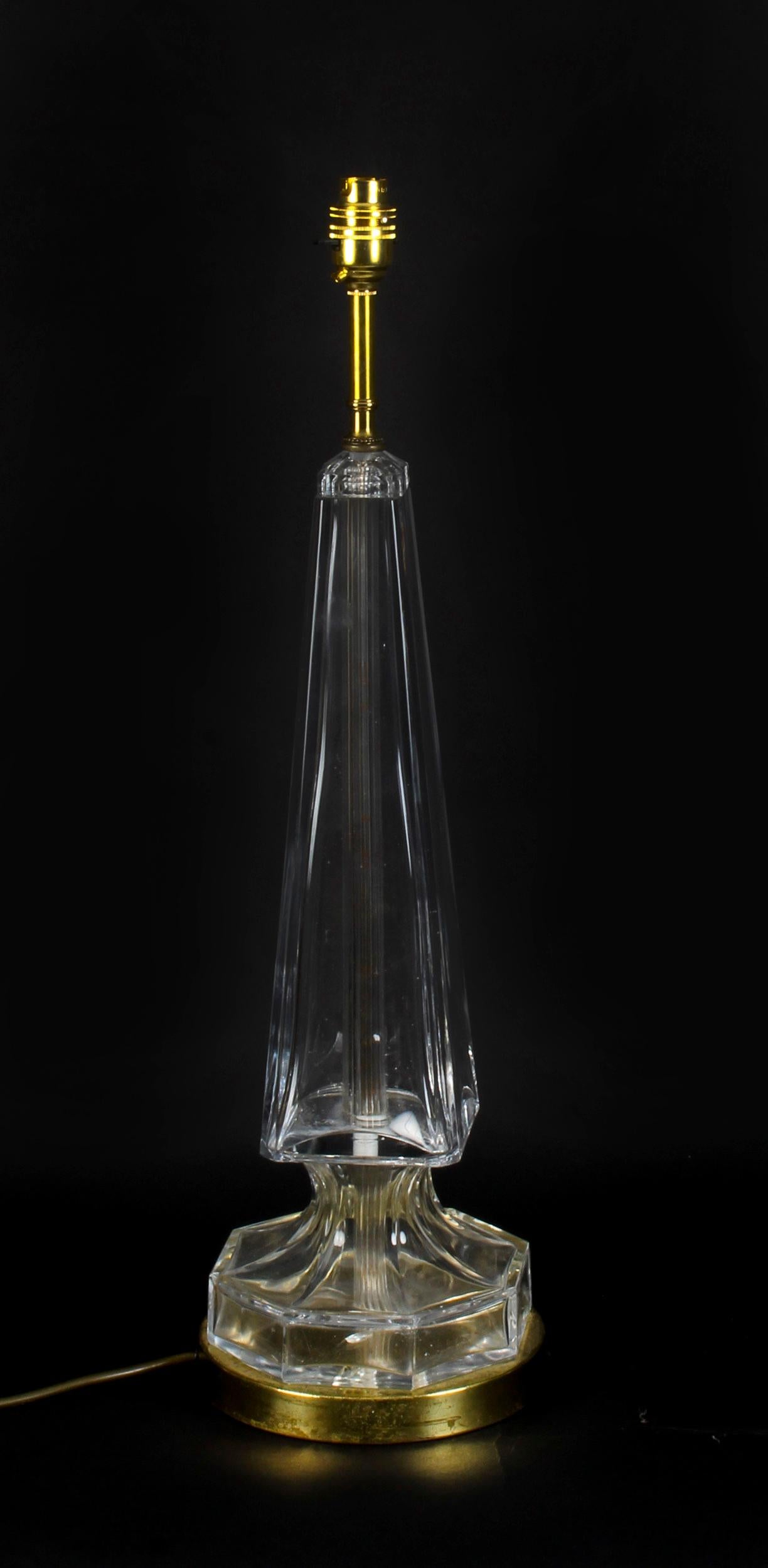 This is a fashionably elegant and sophisticated vintage glass and brass table lamp, dating from the mid-20th century.

This stylish lamp has a striking obelisk shape featuring a distinctive tall and narrow tapering four-side glass body terminating
