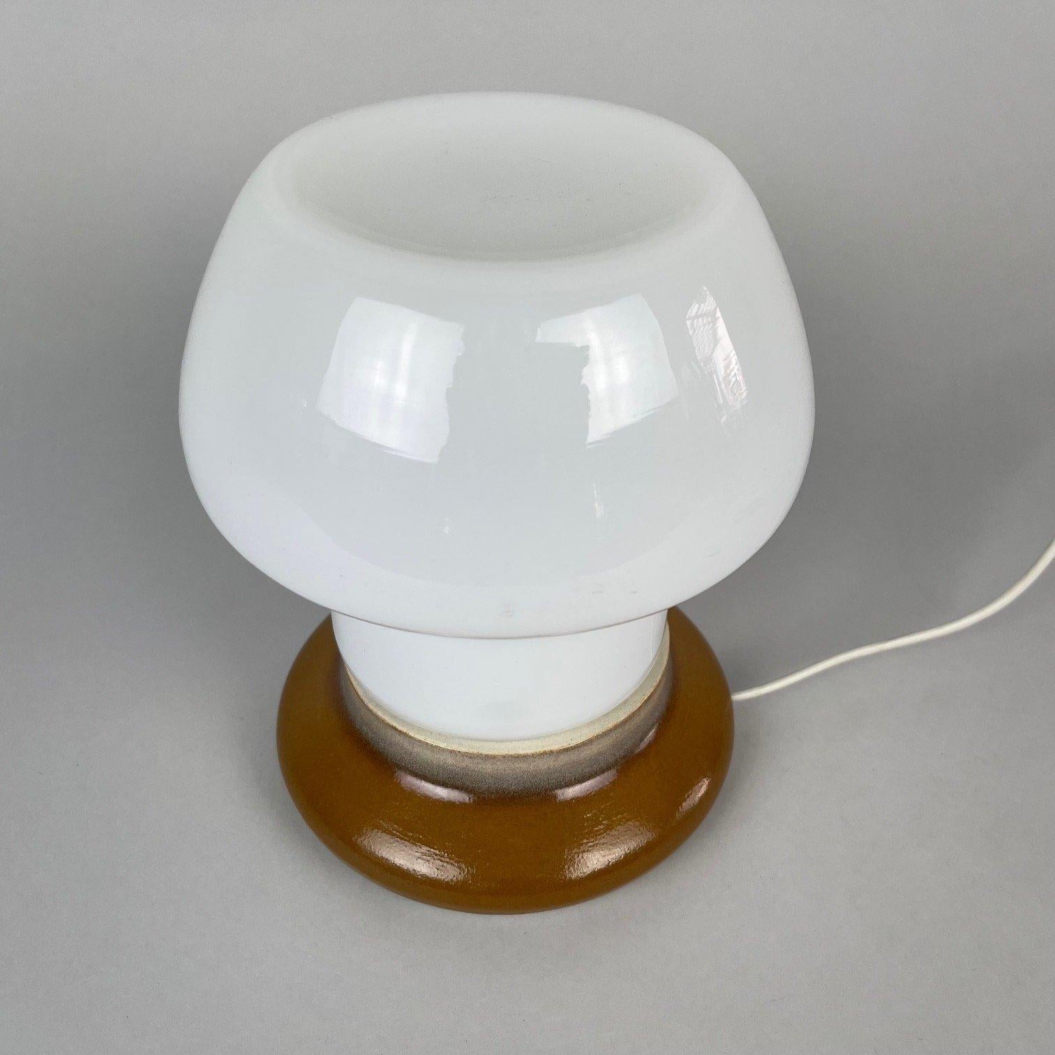 Lámpara de sobremesa vintage de cristal y cerámica de Ivan Jakeš, años 60 Moderno de mediados de siglo en venta