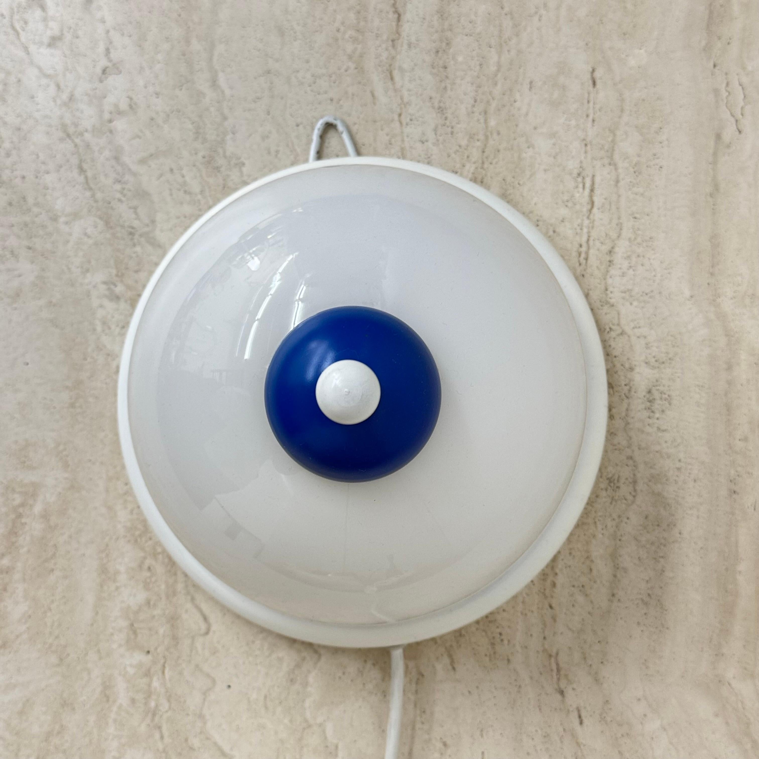 Applique murale vintage en verre bleu et blanc, 1970 en vente 11