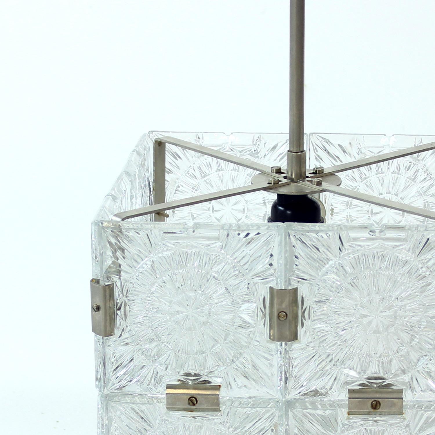 Bohemian Cube Pendand aus Glas von Kamenicky Senov, Tschechoslowakei, 1970er Jahre im Zustand „Gut“ im Angebot in Zohor, SK