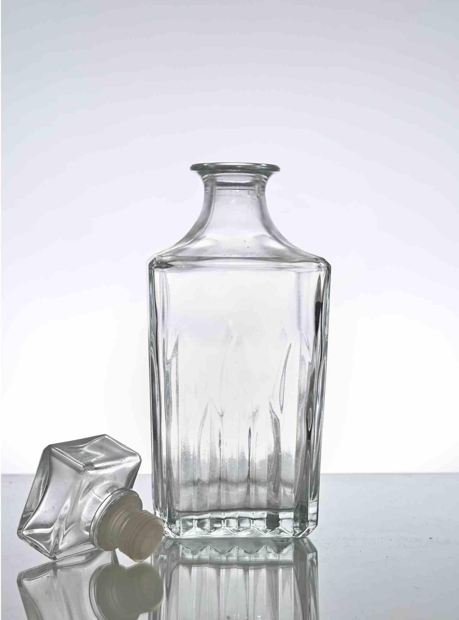 Vintage glass bottle with decorations, realized in Italy in 1970s.

includes glass cap.

Very good condition.