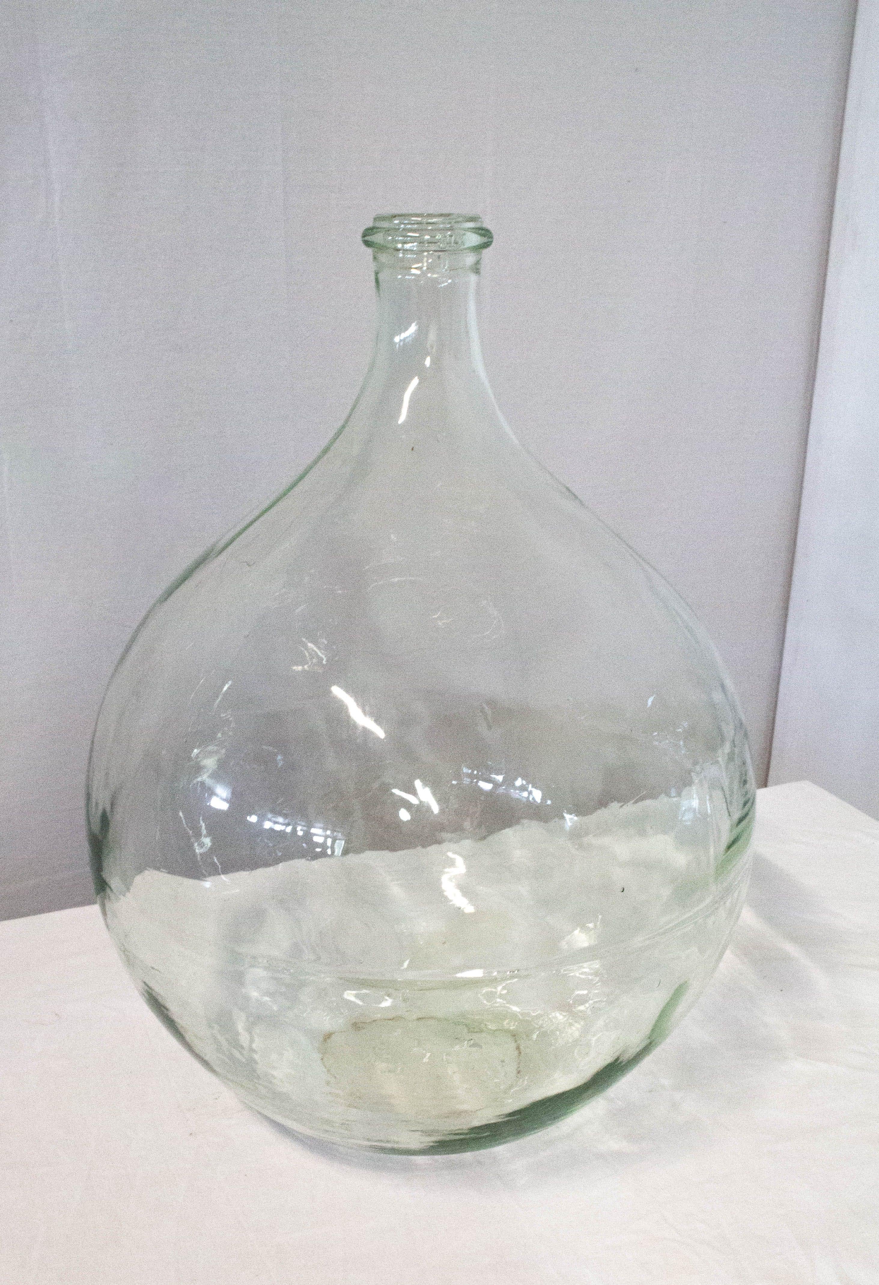 Dame Jeanne or carboy vintage glass bottle demijohn
Irregularities in the glass that give it all its charm
13 US gallon or 50L
Very good condition.
