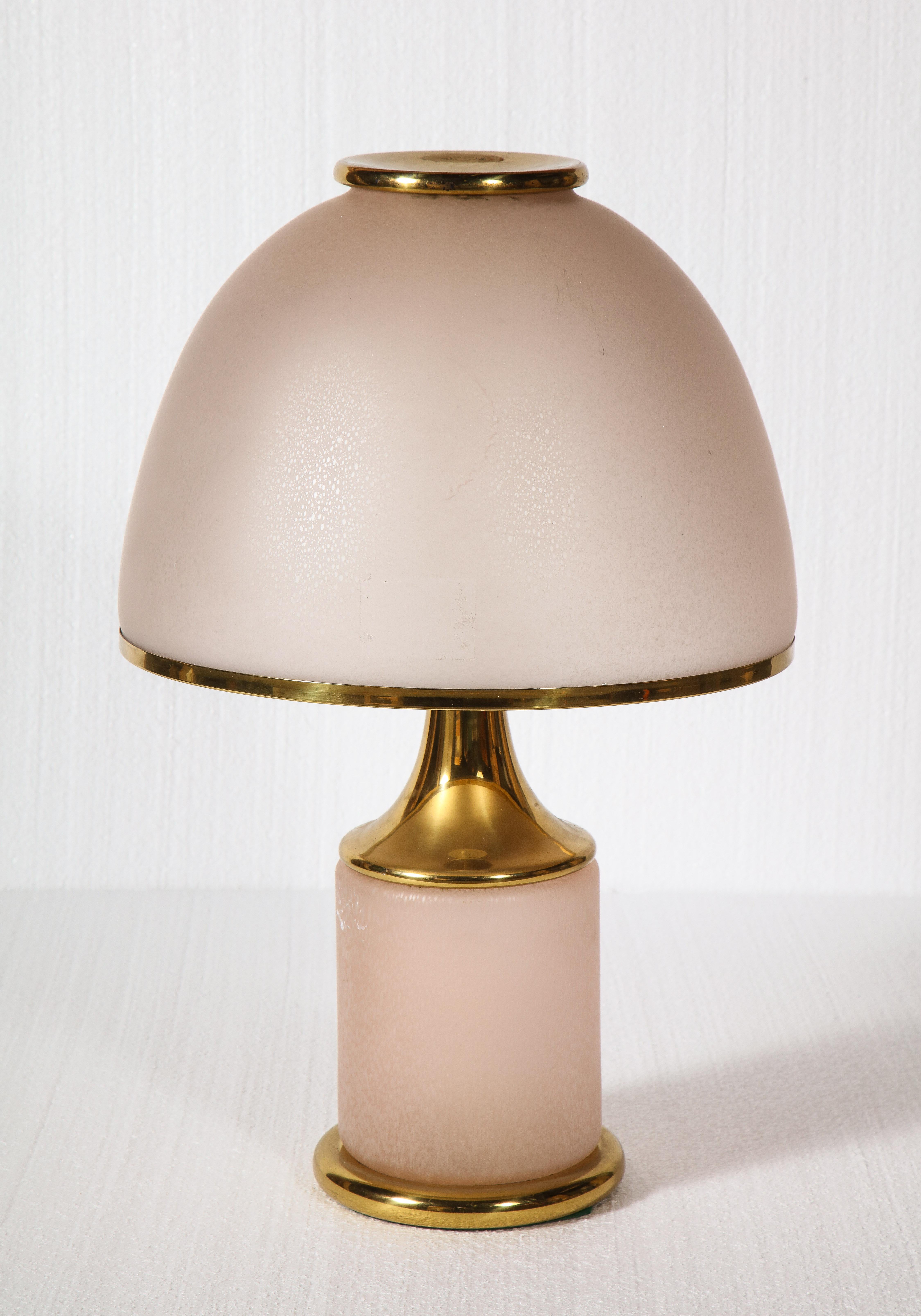 Vintage glass and brass large pink beige lamp, 1970-1980, Italy.

Beautiful large and chic brass and pink lamp from Italy.