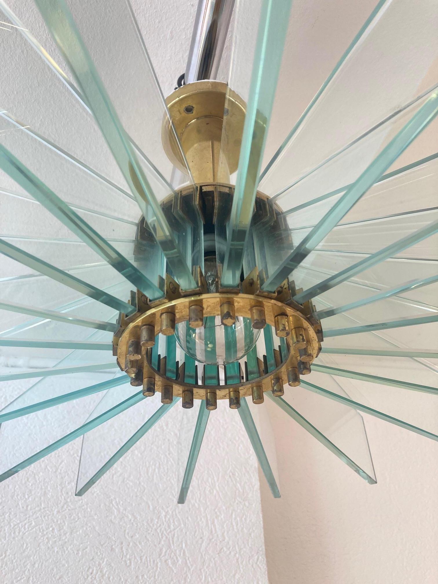Milieu du XXe siècle Vintage Verre et Laiton Sunburst Flush Mount Ceiling Lamp 1950s en vente