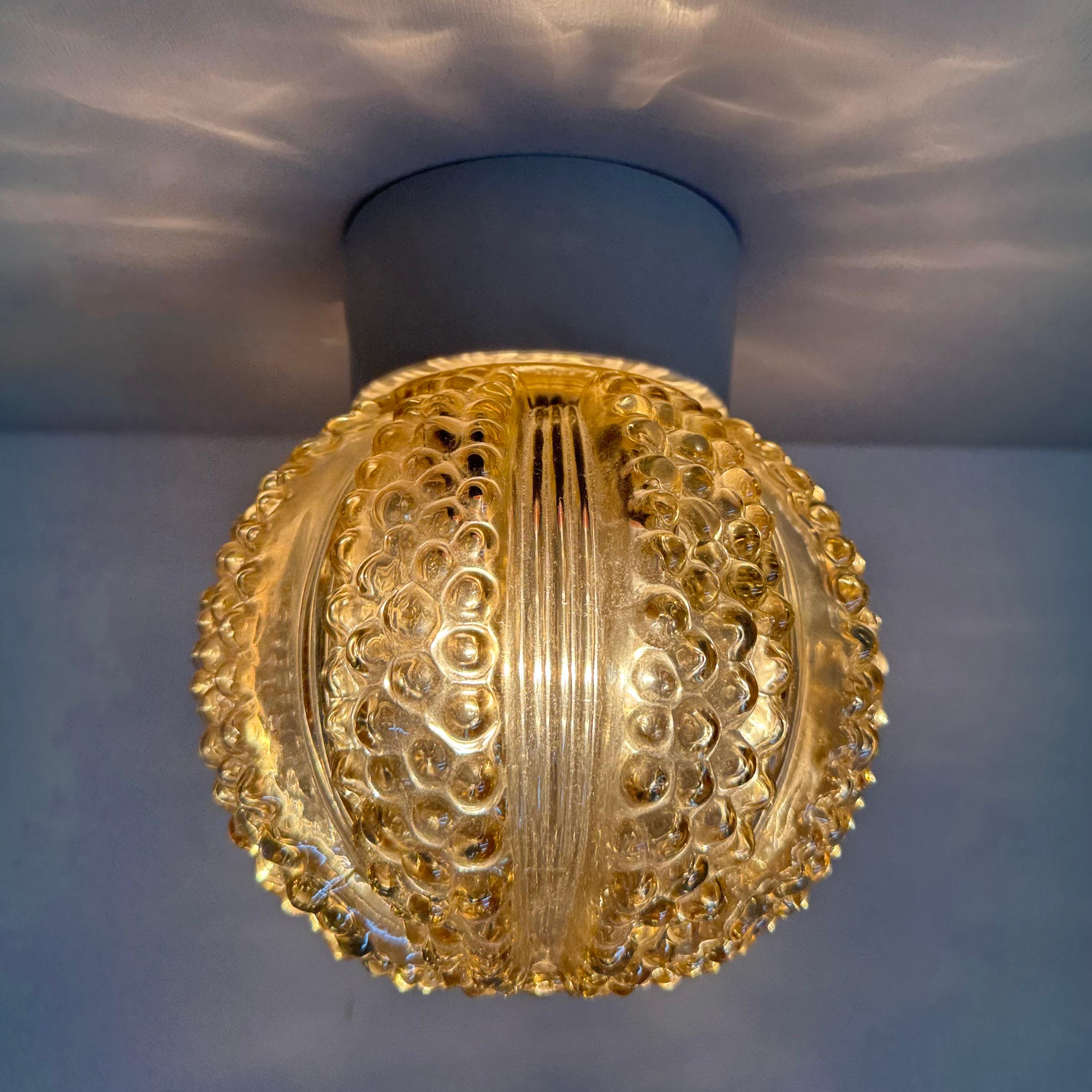 Vintage glass bubble ceiling lamp , 1970s

Dimensions: 17cm Diameter, 19cm Height
Material: Glass , kunststof
Condition: Good