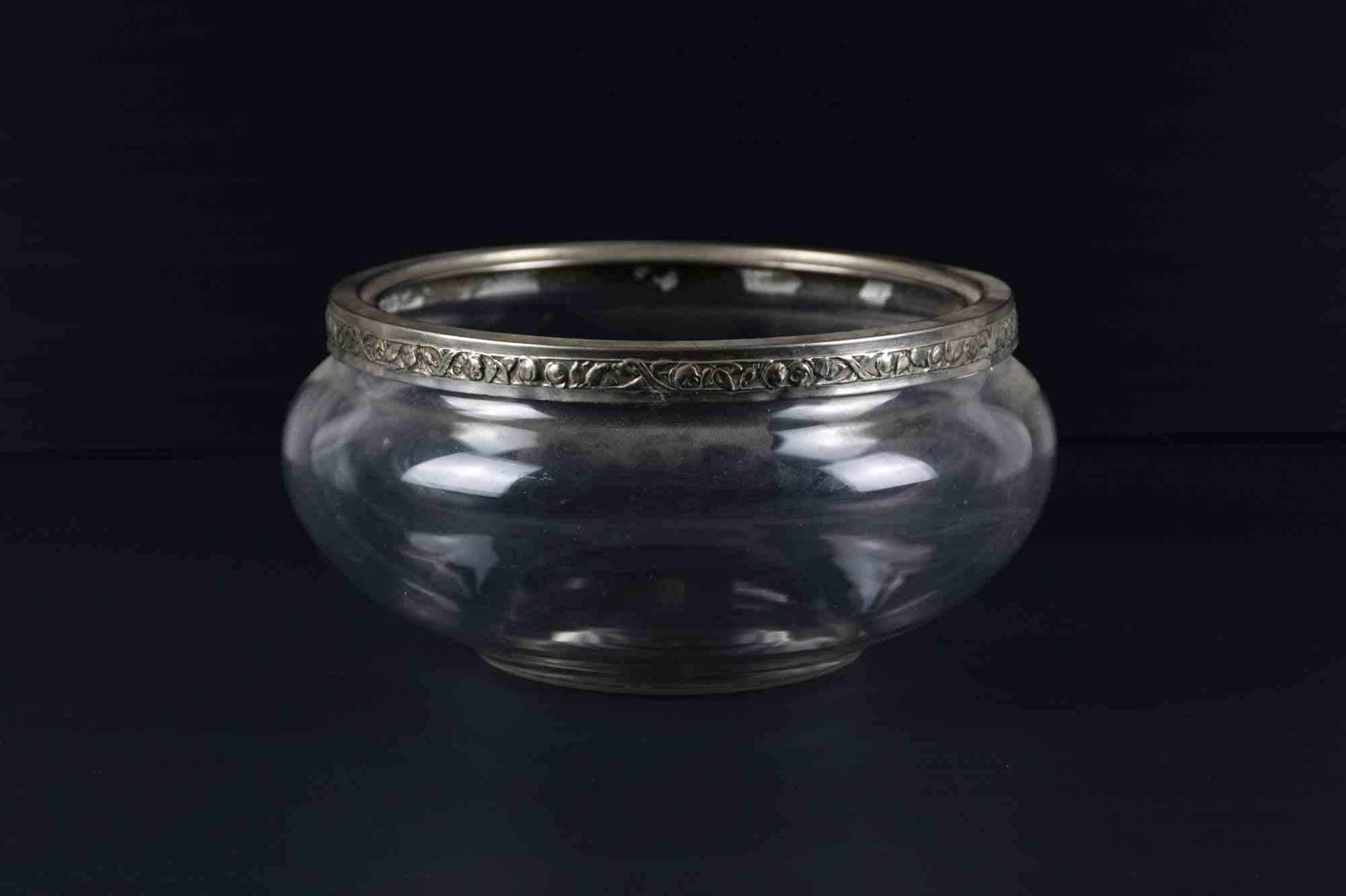 Glass candy box is an original decorative object realized in the mid-20th century.

A vintage decorated candy box entirely realized in glass with pewter cover.

A perfect object to decorate your home!