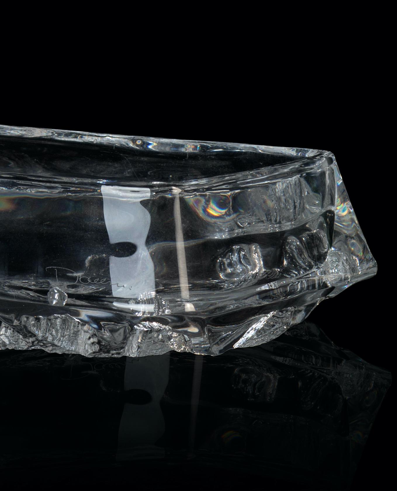 Rectangular glass centerpiece is a beautiful glass decorative object, realized by an Italian manufacture during the 1970s. 

Very fashionable transparent centerpiece. Rectangular shape with multifaceted glass decoration under the base.

Good