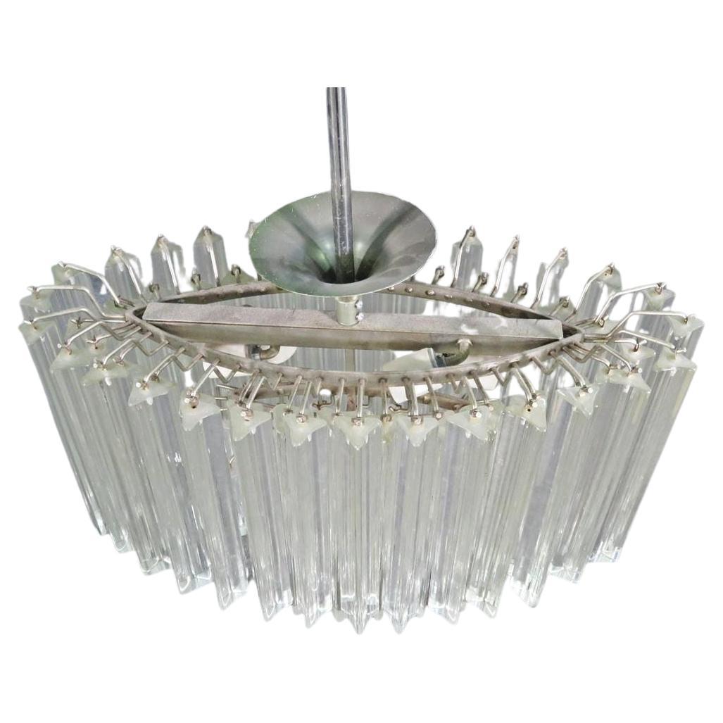 Un impressionnant lustre en verre dans le style de Camer. Ce lustre vintage, unique en son genre, sera le point de mire de n'importe quelle pièce. Veuillez confirmer la localisation de l'article auprès du vendeur (NY/NJ).