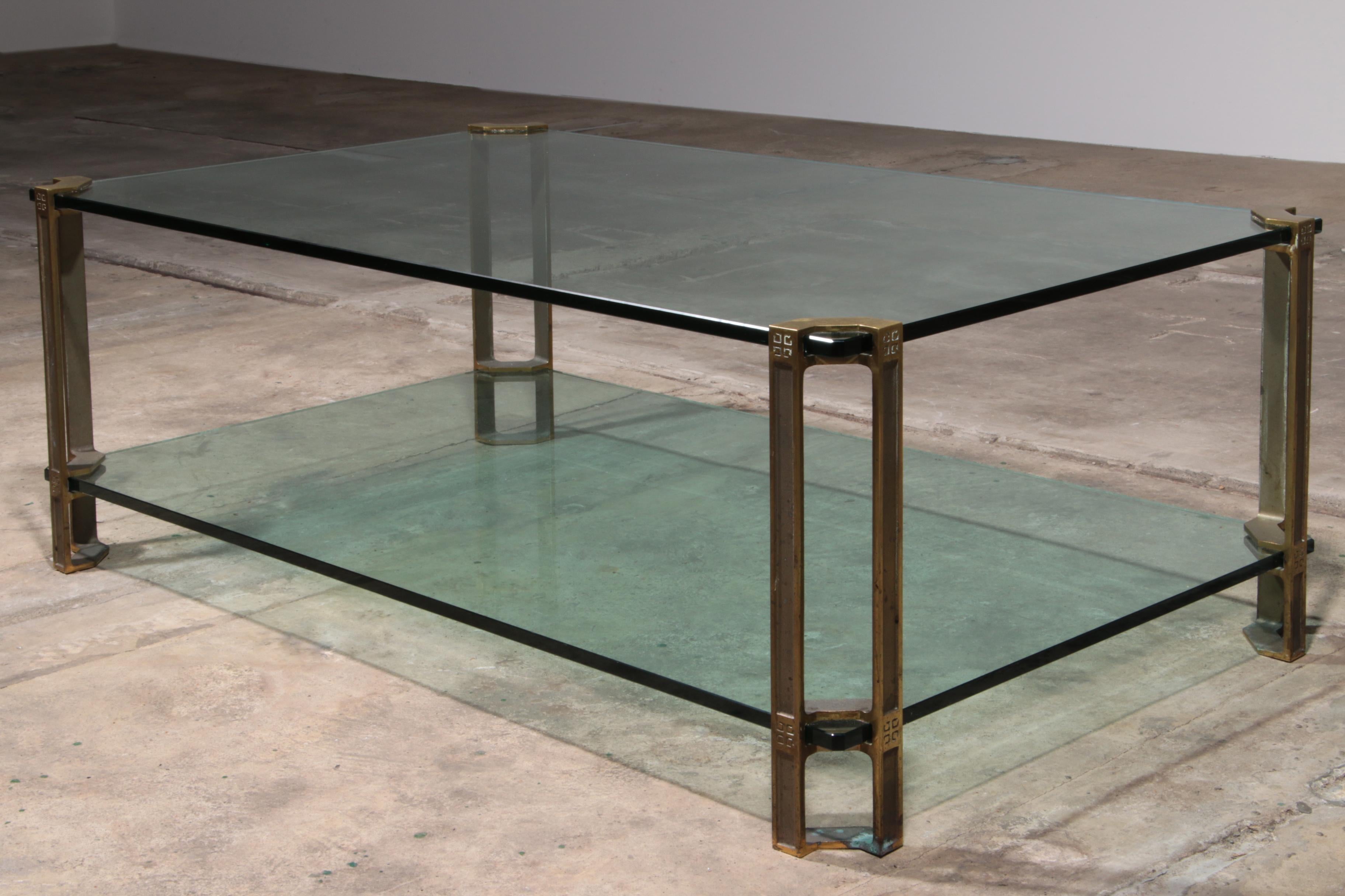 Table basse en verre vintage de Peter Ghyczy, modèle T24 en vente 4
