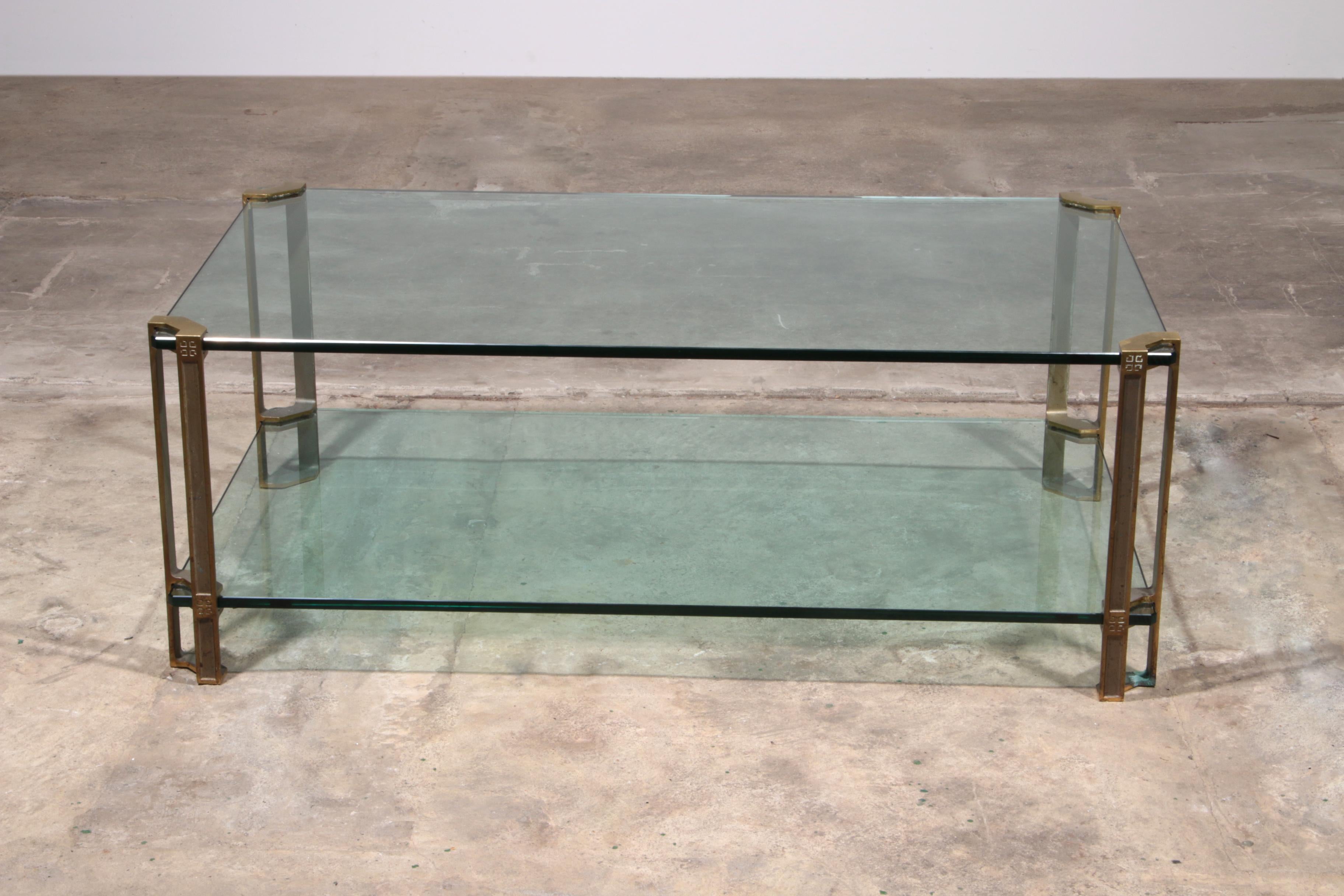 Mid-Century Modern Table basse en verre vintage de Peter Ghyczy, modèle T24 en vente