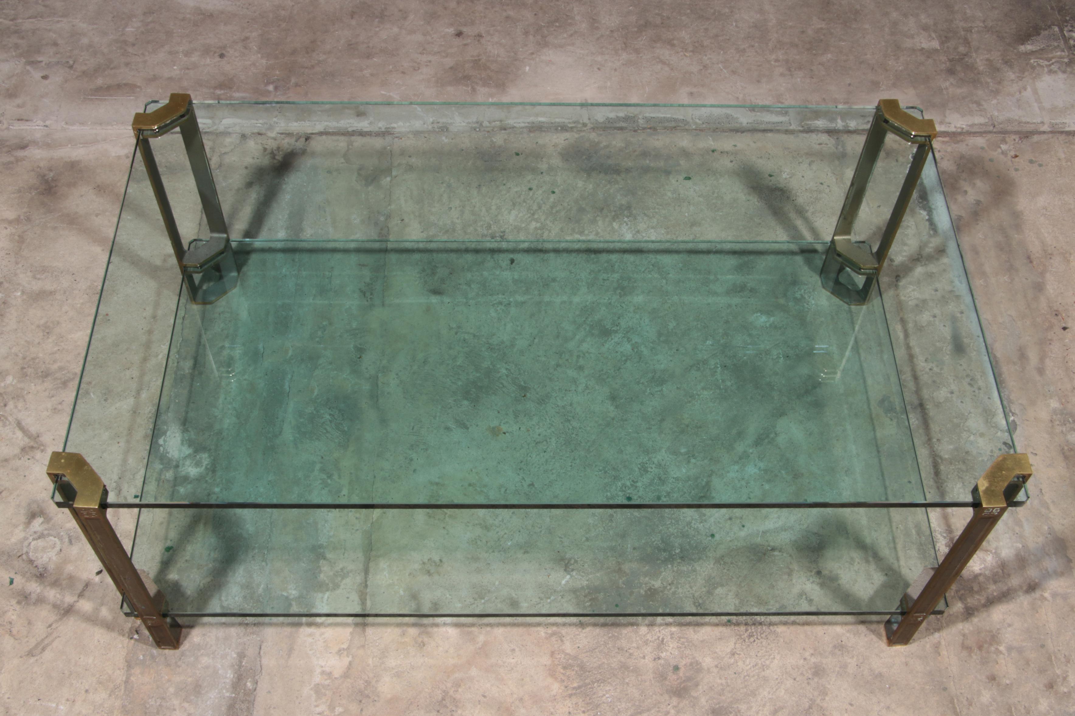Néerlandais Table basse en verre vintage de Peter Ghyczy, modèle T24 en vente
