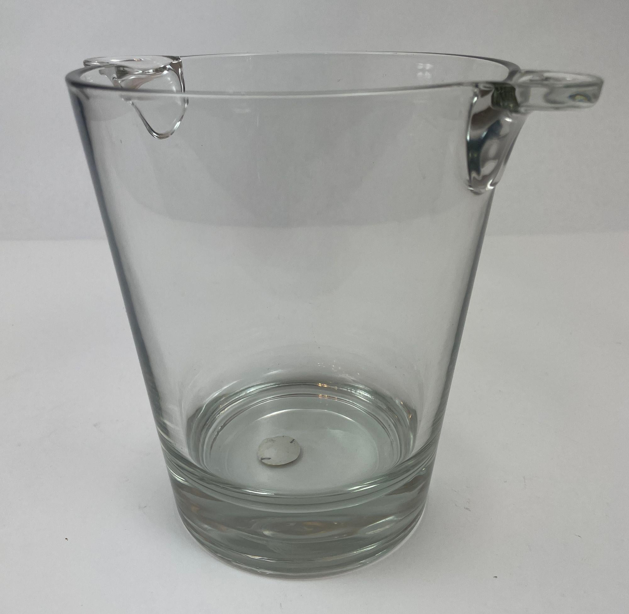 Vintage Cut Glass Crystal Ice Bucket by Cristal D'Arques France.
Vintage from the 1980's.
Very nice crystal ice bucket made in France.
Dimensions: 6.5
