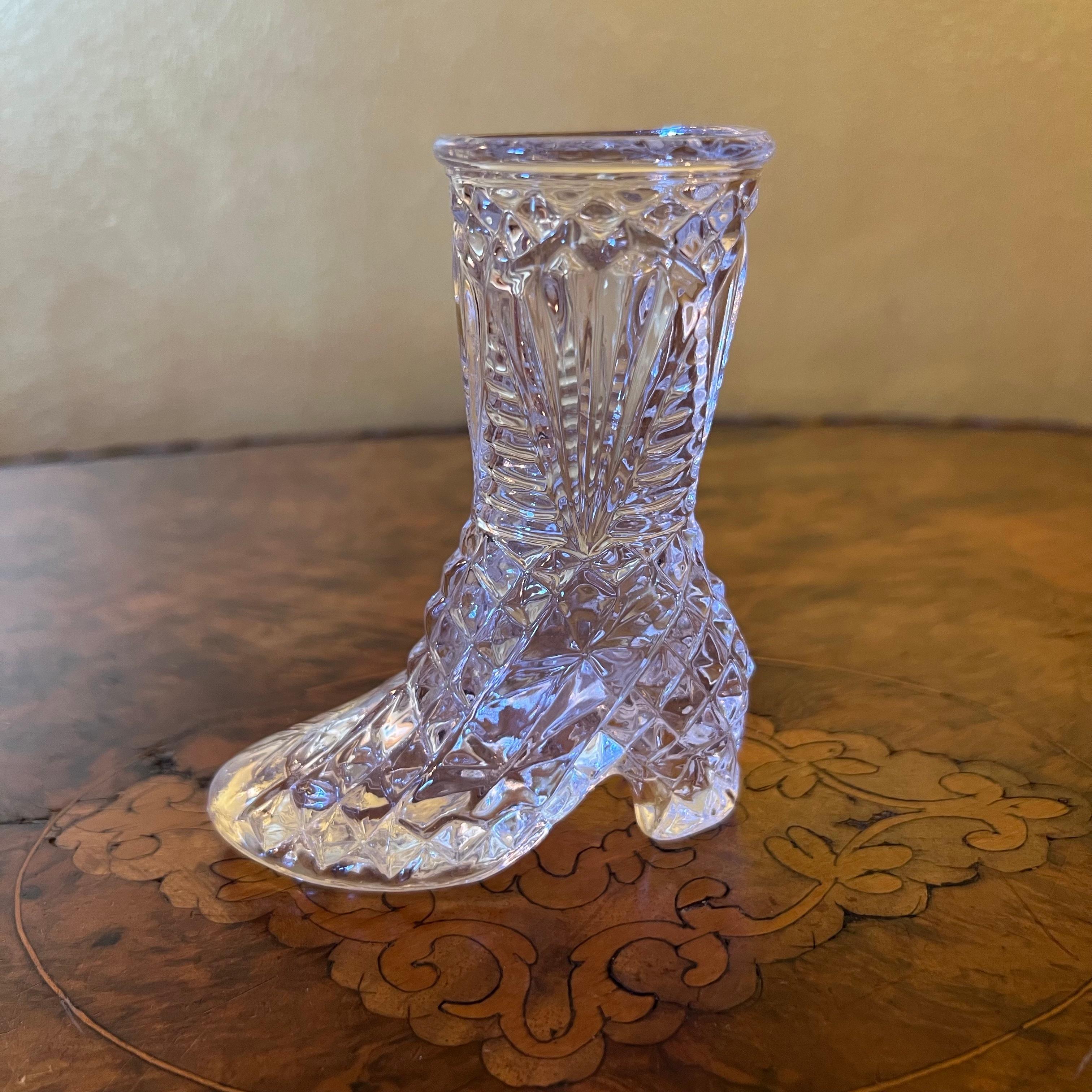 Description: Glass cut design in shape of a shoe 

Circa: 1960s

Material: Glass

Measurements: 11cm high, 8.5cm length, 3.5cm width

All shipping comes with tracking and insurance 