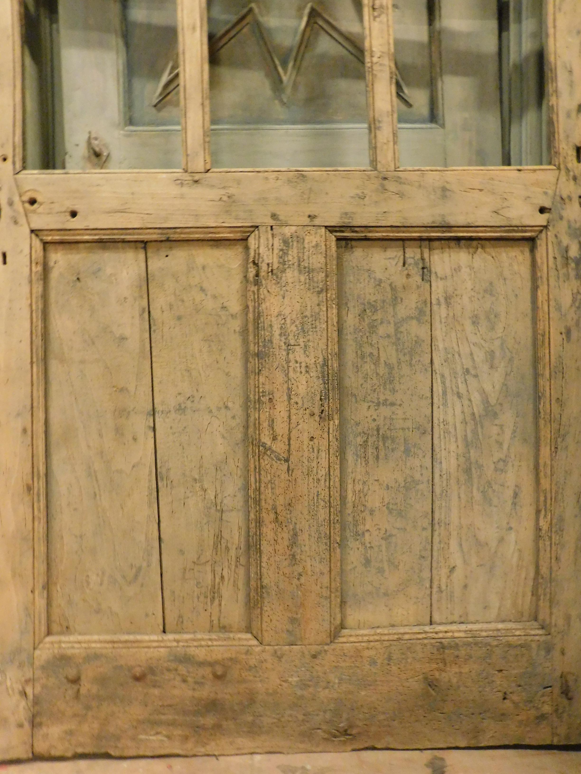 Vintage-Glastür aus Pappelholz, zu restaurieren, aus dem 19. Jahrhundert, Italien (Handgeschnitzt) im Angebot
