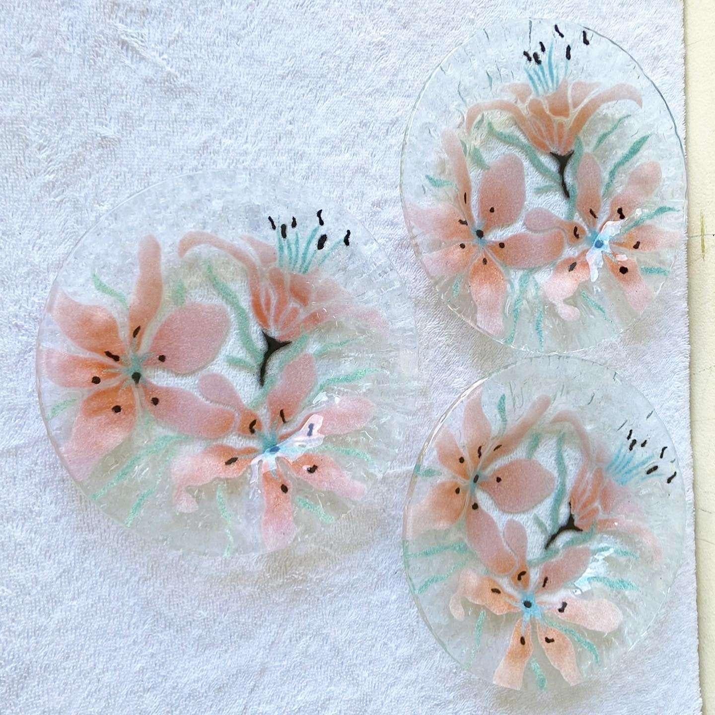 American Vintage Glass Hand Painted Flower Plates - Set of 3 For Sale