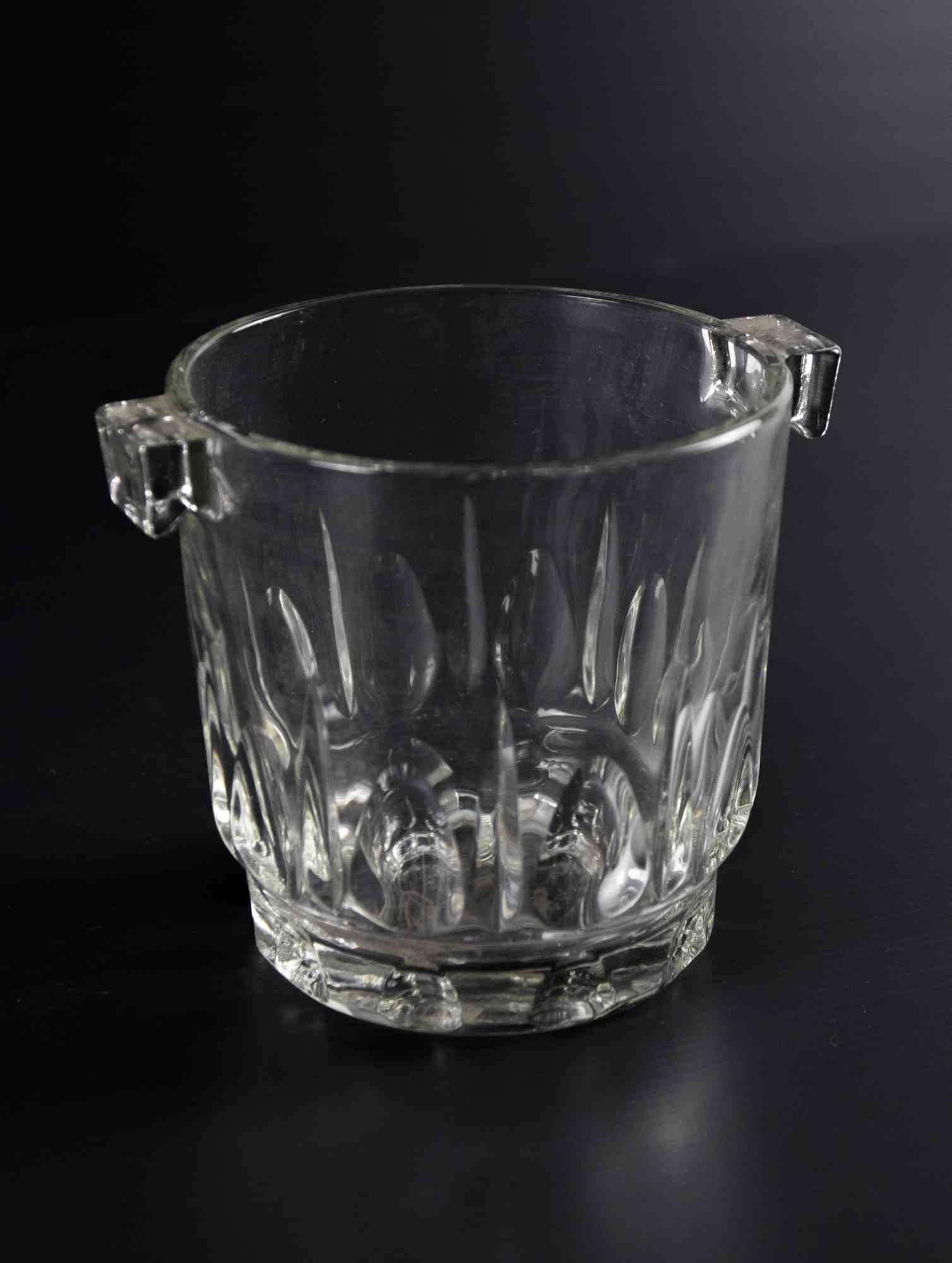 Glass ice bucket is an original decorative object realized in the 1970s.

Original art glass. 

Made in Italy.

Dimensions: 12 x 15 cm. 

Good Conditions.