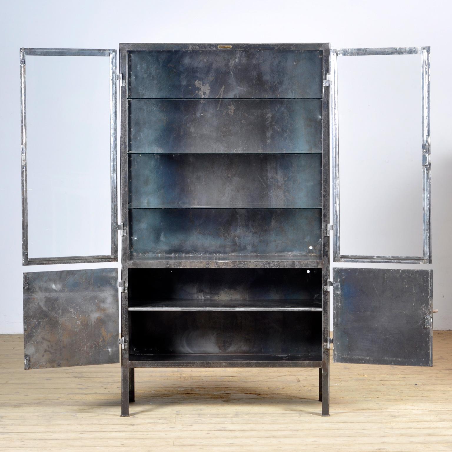 Vintage Glass & Iron Medical Cabinet, 1950s In Good Condition In Amsterdam, Noord Holland