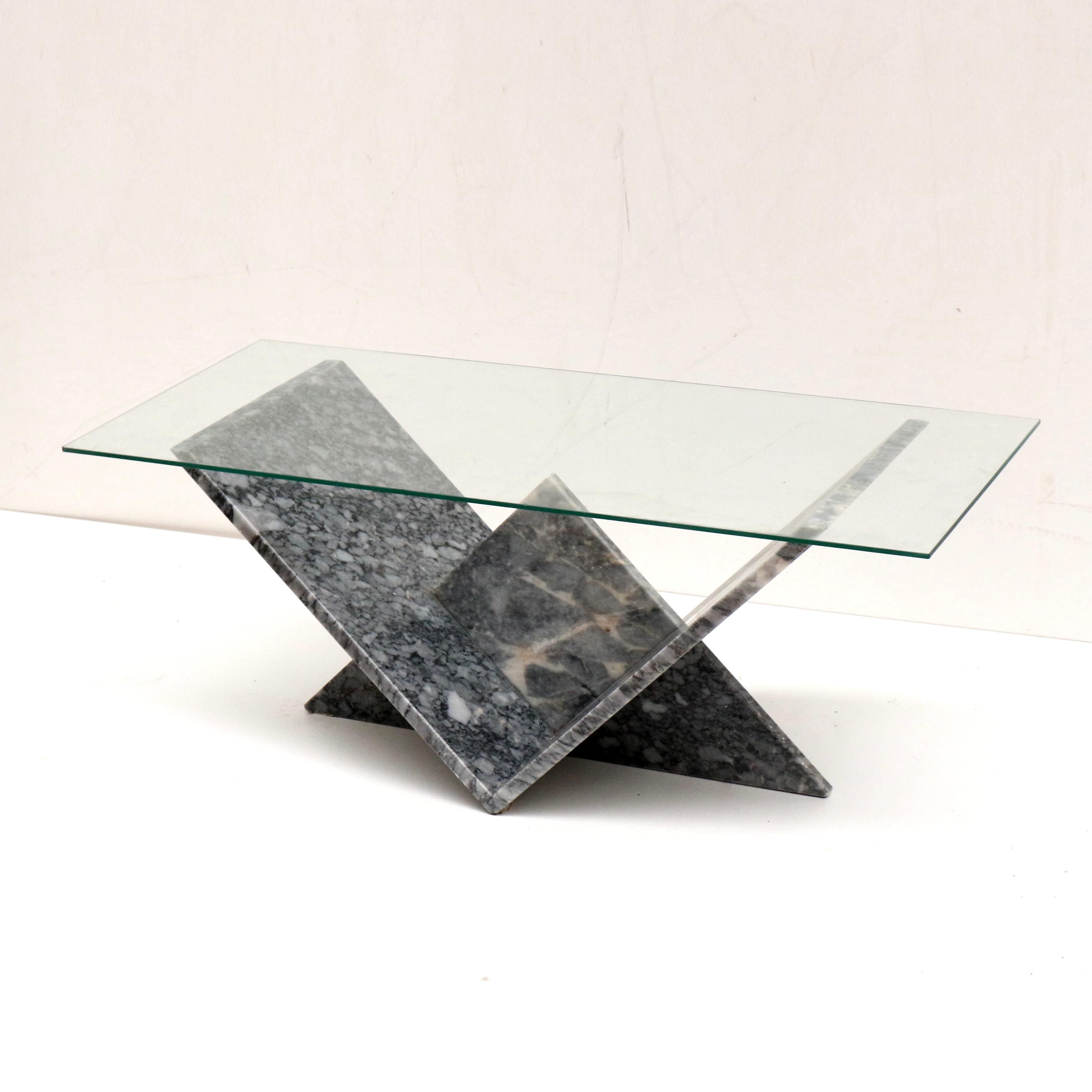 Mid-Century Modern Table basse vintage en verre et marbre fabriquée dans les années 1970 en vente