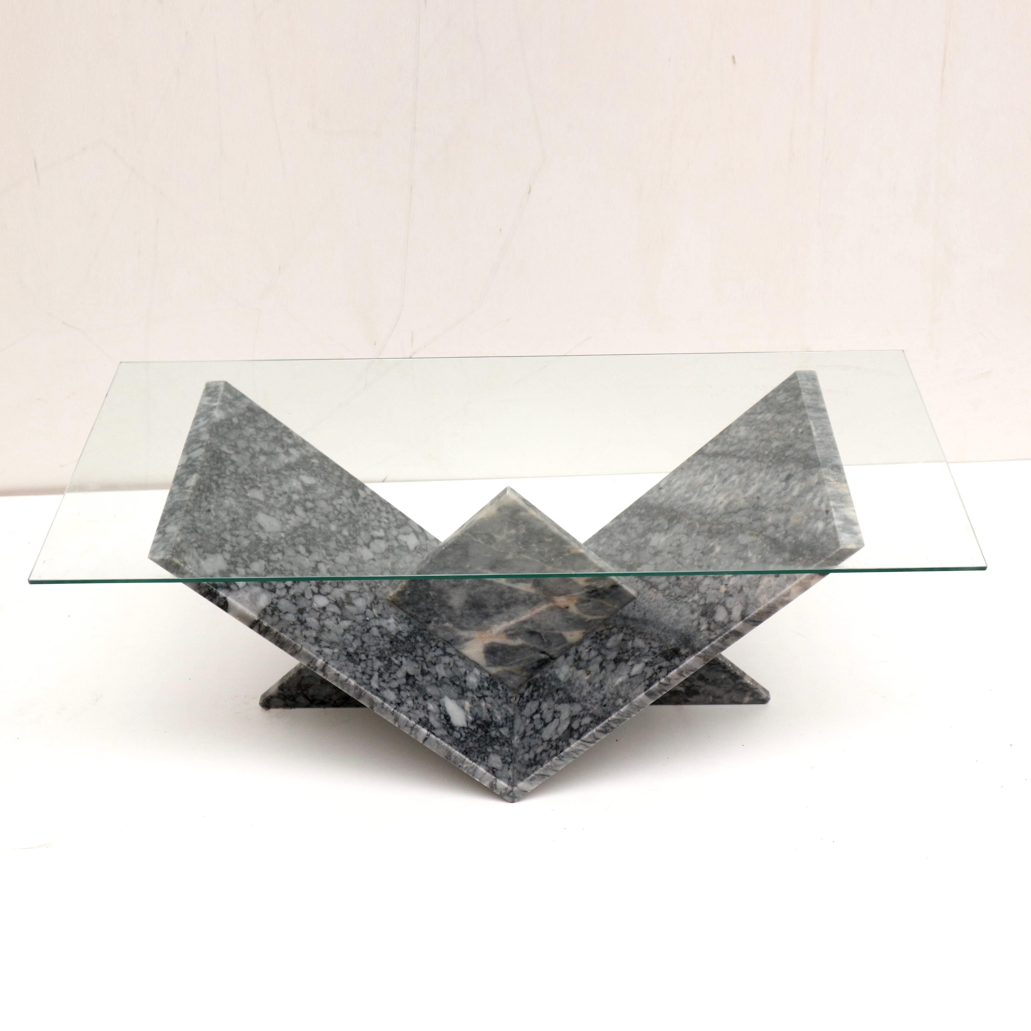 Fin du 20e siècle Table basse vintage en verre et marbre fabriquée dans les années 1970 en vente