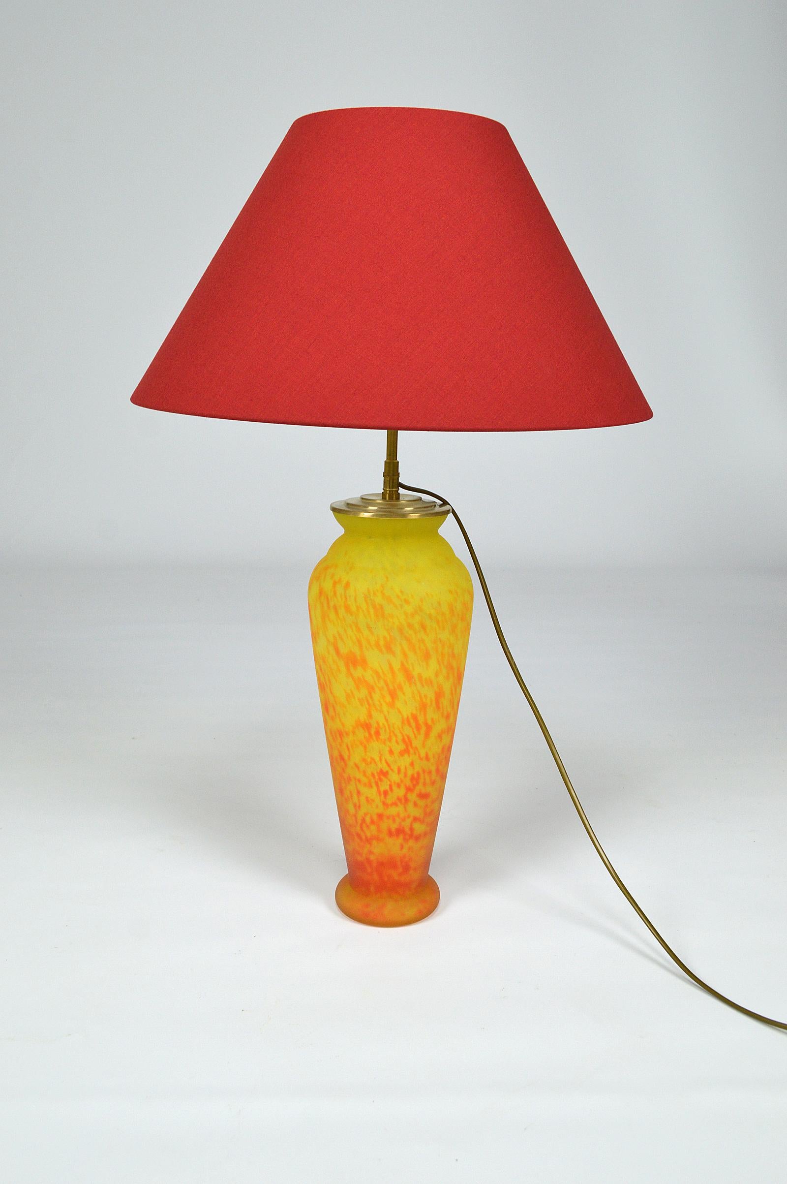 Vintage Glass Paste Lamp, France, circa 1970 In Good Condition For Sale In VÉZELAY, FR