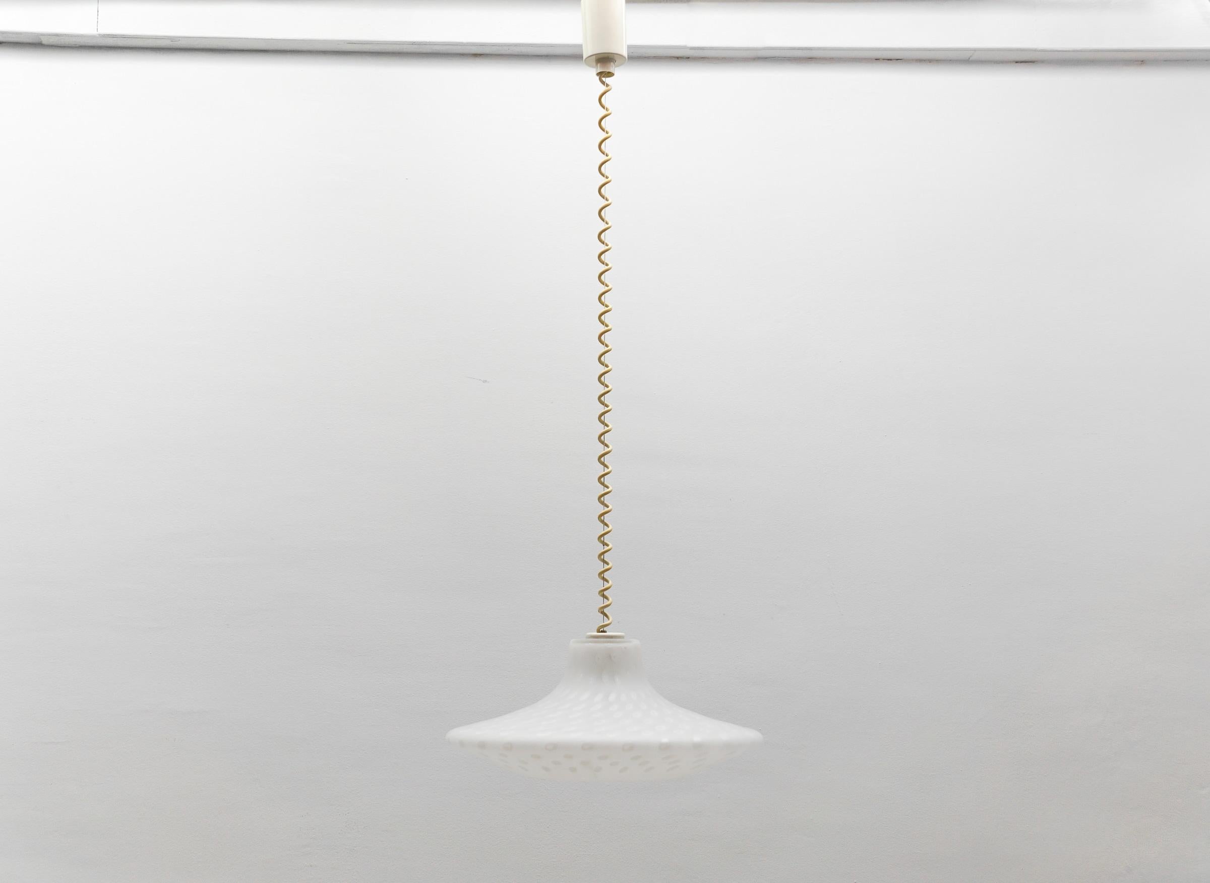 Mid-Century moderno Lampada a sospensione in vetro vintage di Aloys Ferdinand Gangkofner, Peill & Putzler 1960s in vendita