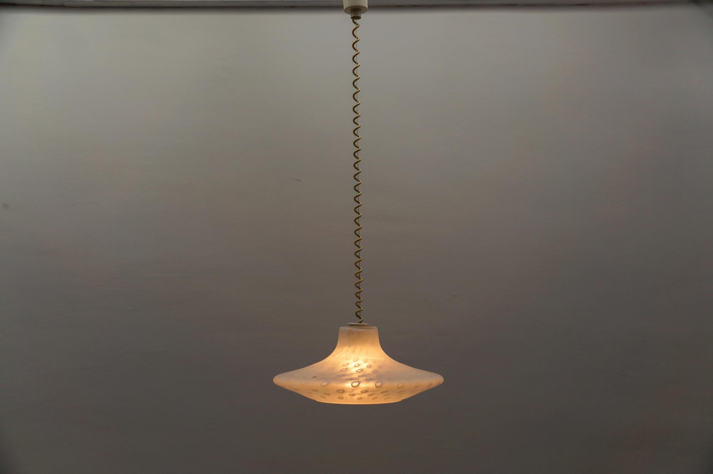 Tedesco Lampada a sospensione in vetro vintage di Aloys Ferdinand Gangkofner, Peill & Putzler 1960s in vendita