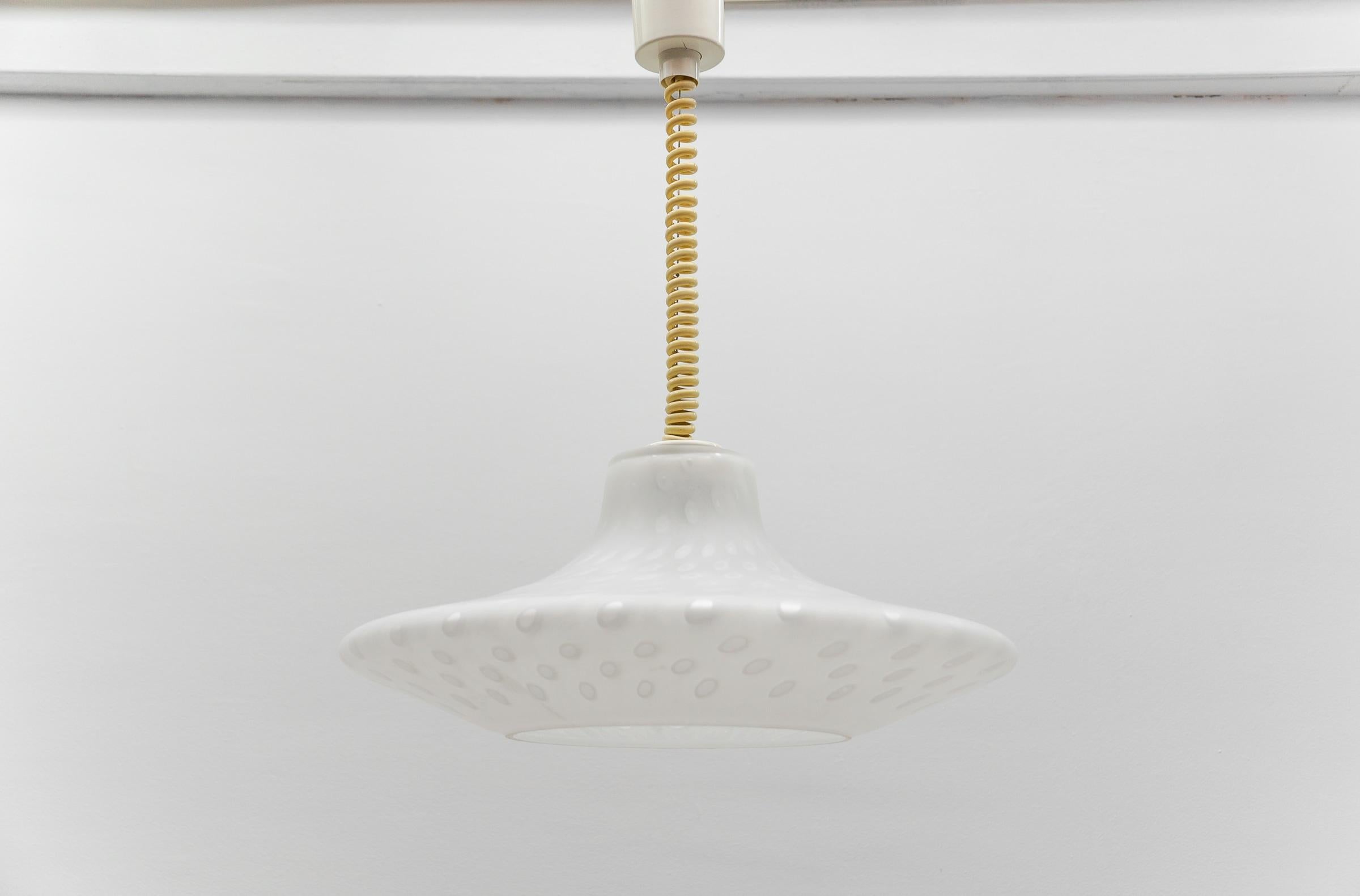 Lampada a sospensione in vetro vintage di Aloys Ferdinand Gangkofner, Peill & Putzler 1960s In condizioni buone in vendita a Nürnberg, Bayern