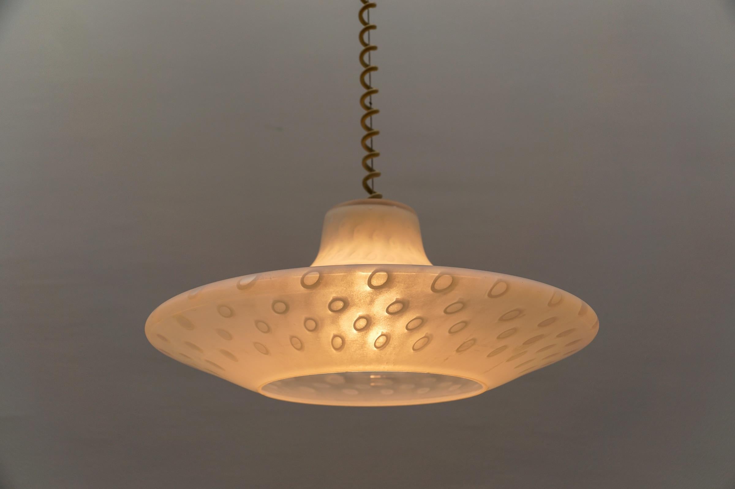 Lampada a sospensione in vetro vintage di Aloys Ferdinand Gangkofner, Peill & Putzler 1960s in vendita 1