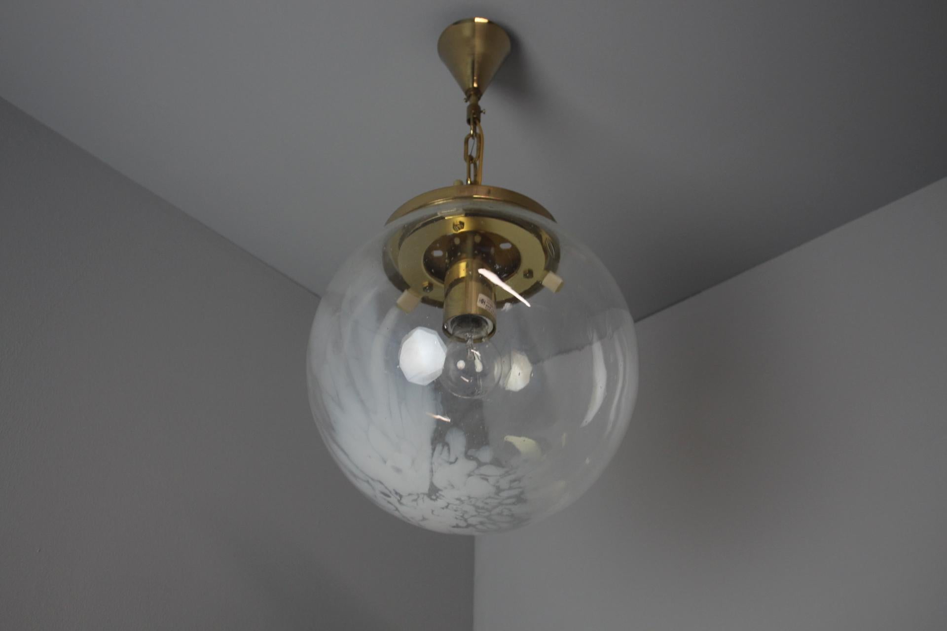 Lampada a sospensione in vetro vintage, Kamenický Šenov, anni '70. in vendita 3