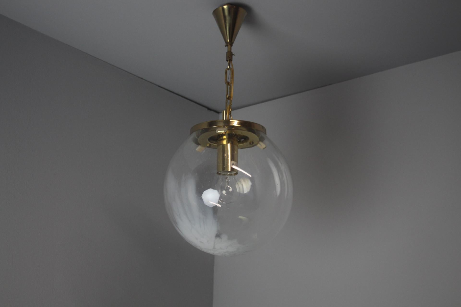 Fine XX secolo Lampada a sospensione in vetro vintage, Kamenický Šenov, anni '70. in vendita