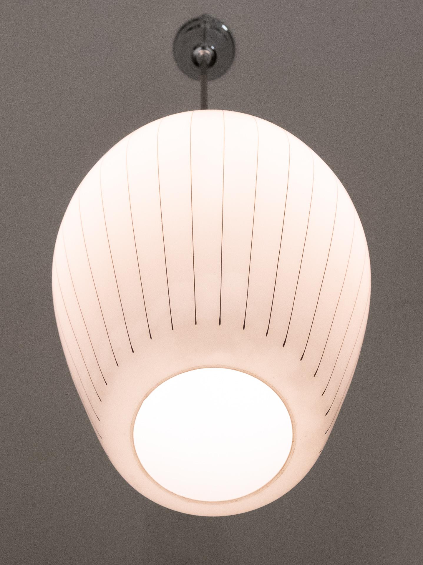 Olandese Lampada a sospensione con paralume in vetro vintage, 1960 in vendita