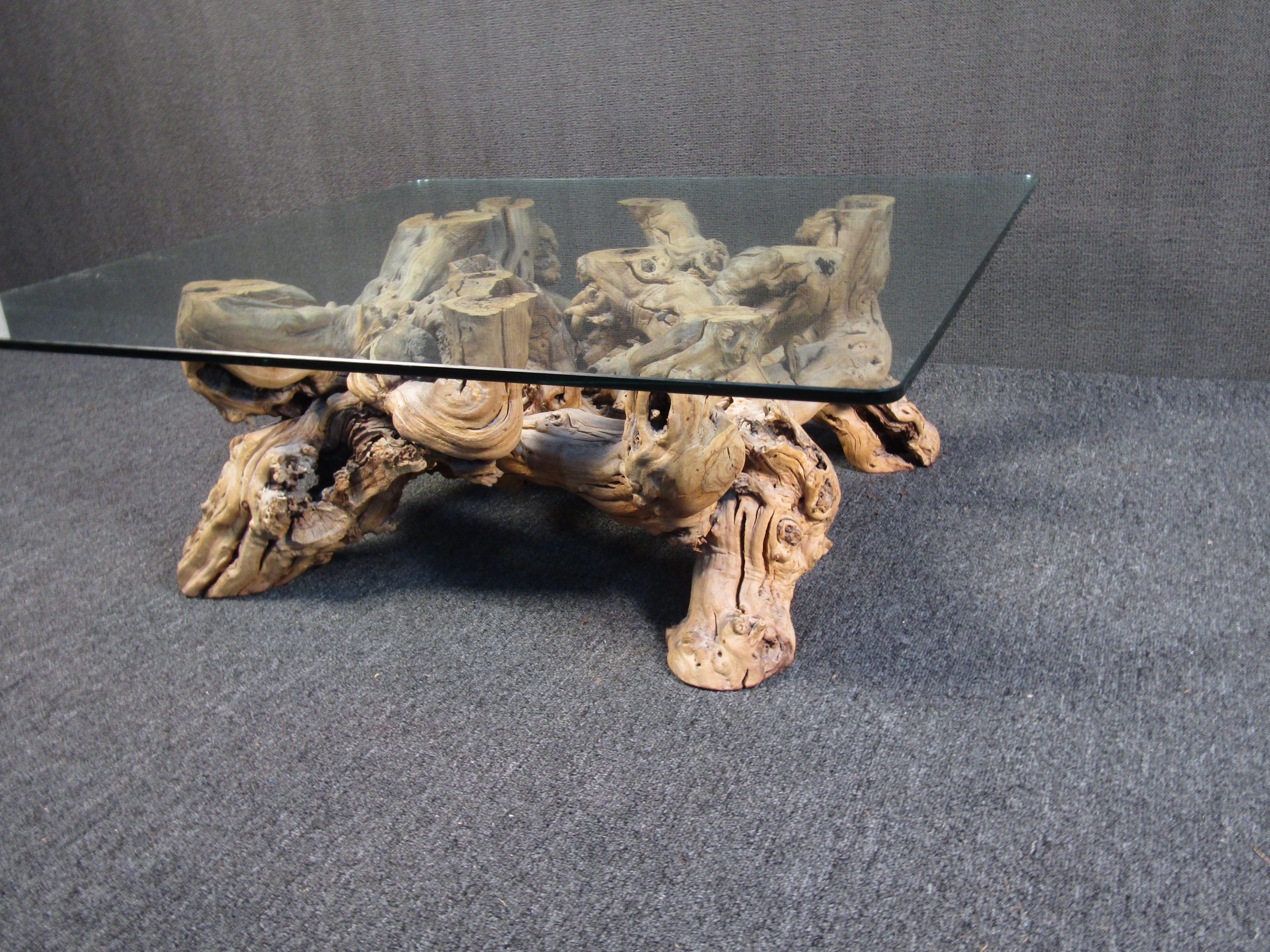 Table basse vintage en bois flotté avec plateau en verre en vente 1