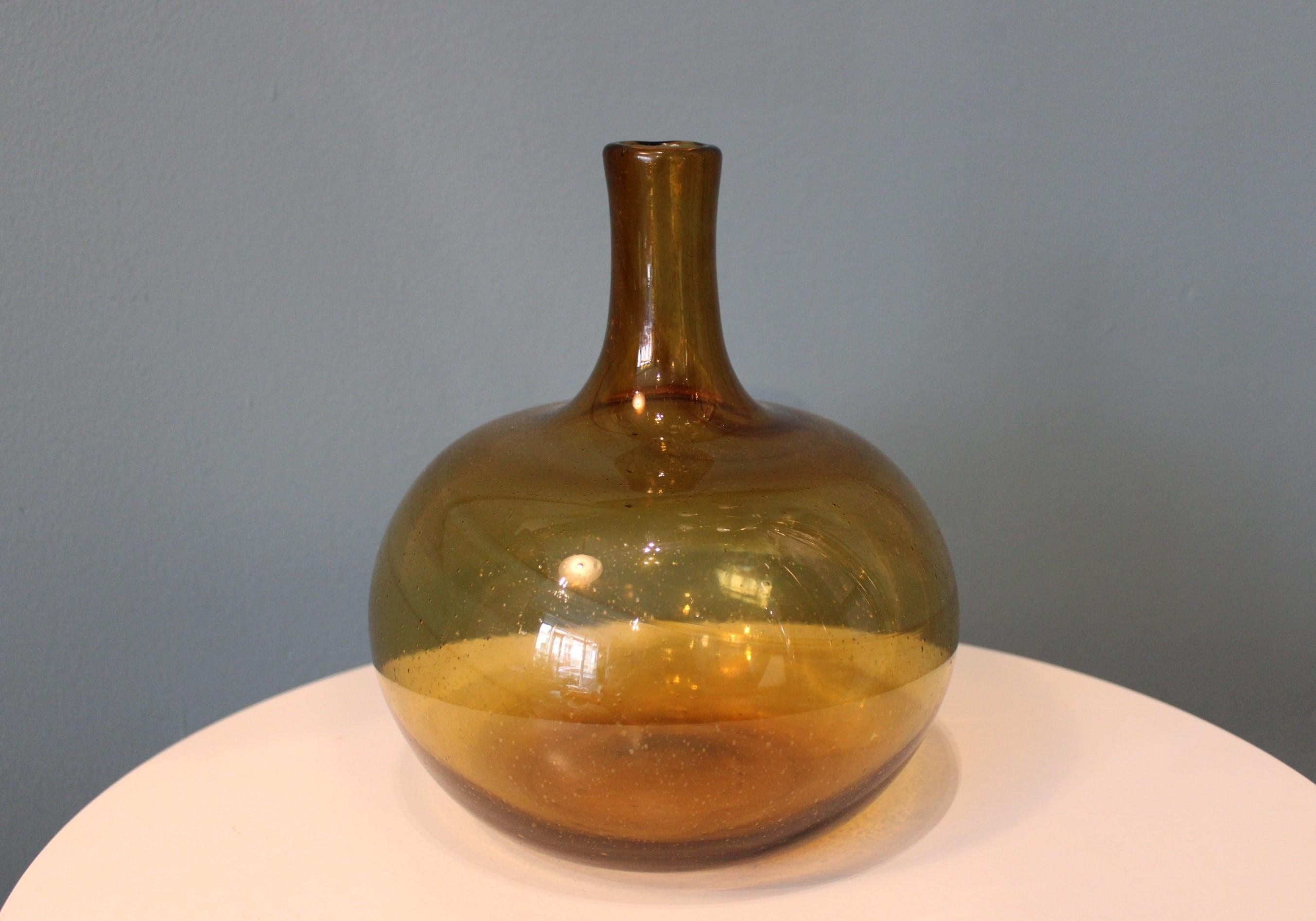 Vaso in vetro dei laboratori Dieulefit di Claude Morin.
Circa 1960
Firmato 