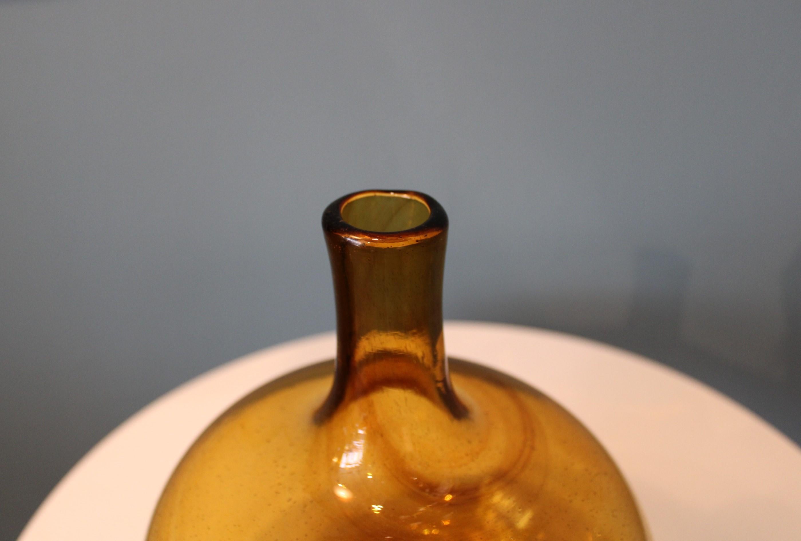 Vintage glass vase by Claude Morin, France 1960 In Good Condition For Sale In Paris, FR