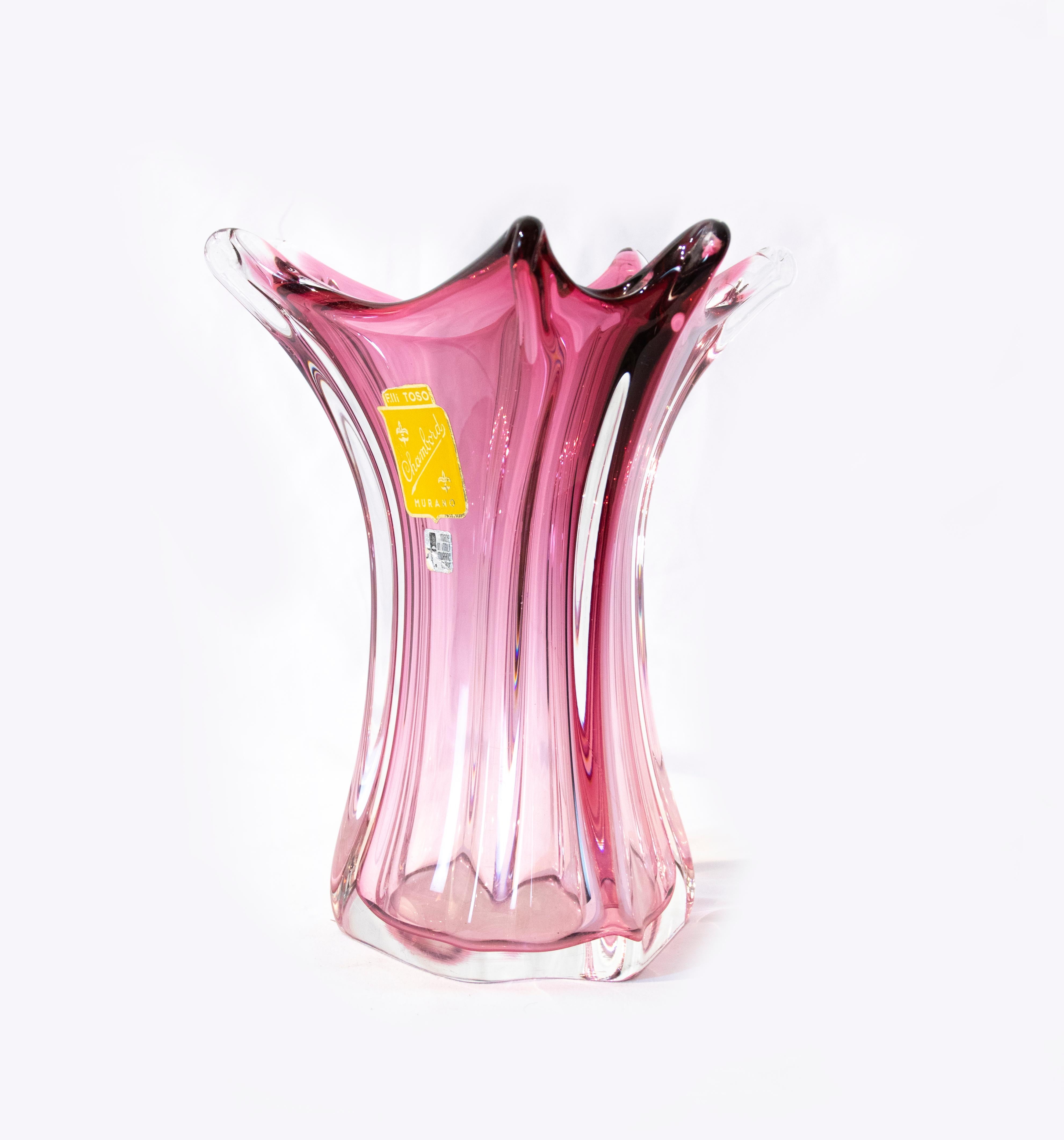 Glass vase Chambord is a pink colored vase realized by Fratelli Toso in the 1940s.

Good conditions.

Murano glass

This huge, heavy and stylish Italian glass vase is in intense pink with clear glass, it retains the original Chambord Toso line