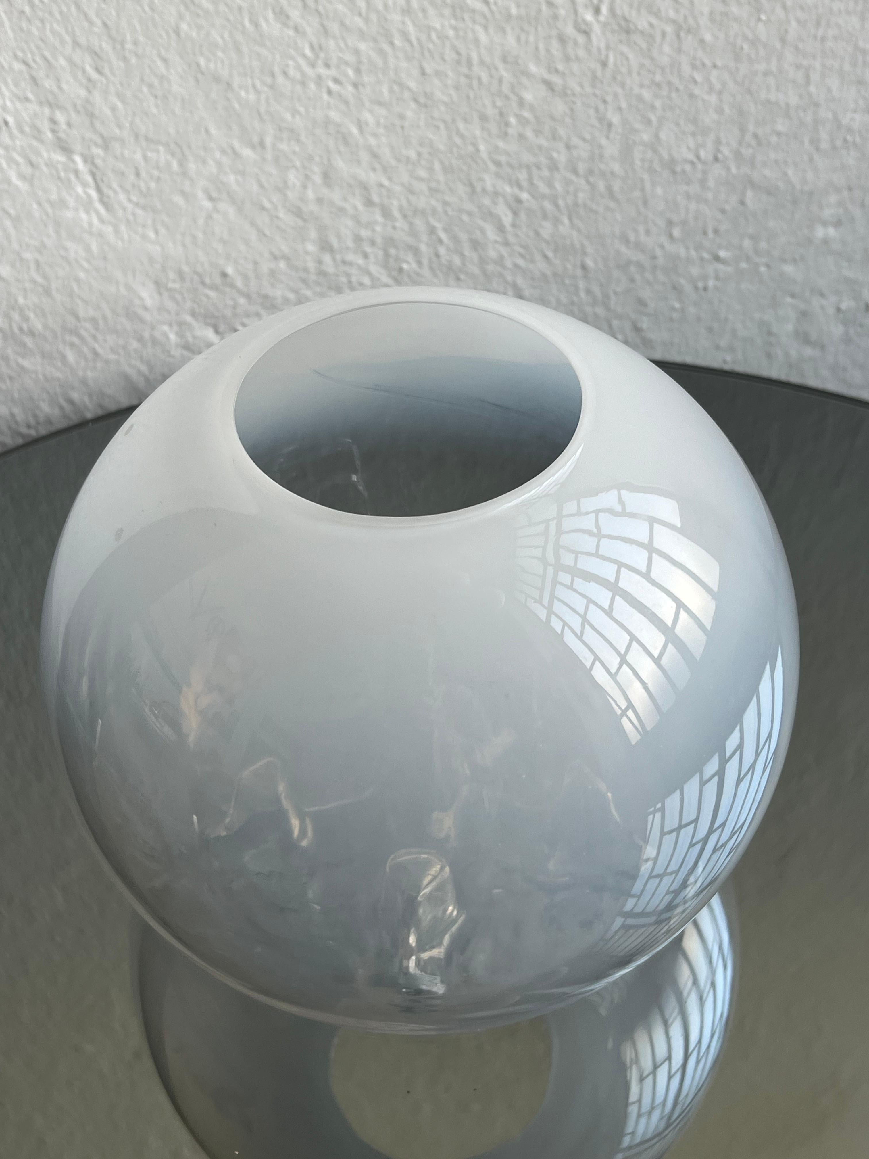 Milieu du XXe siècle Vase en verre de Murano décoratif, style Toni Zuccheri en vente