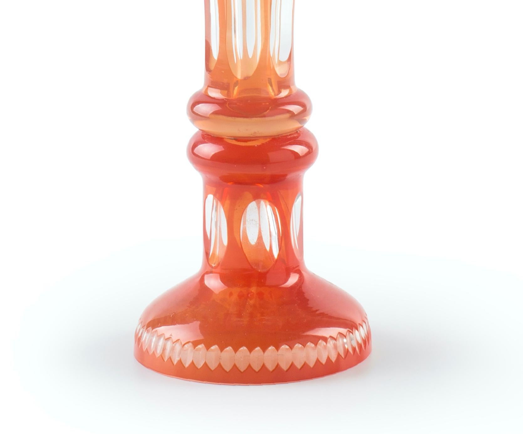 This Vintage glass vase is an original decorative item realized in the mid-20th century.

Very good conditions.

This very precious decorative object is a vintage funnel vase in transparent glass with red and orange nuances.