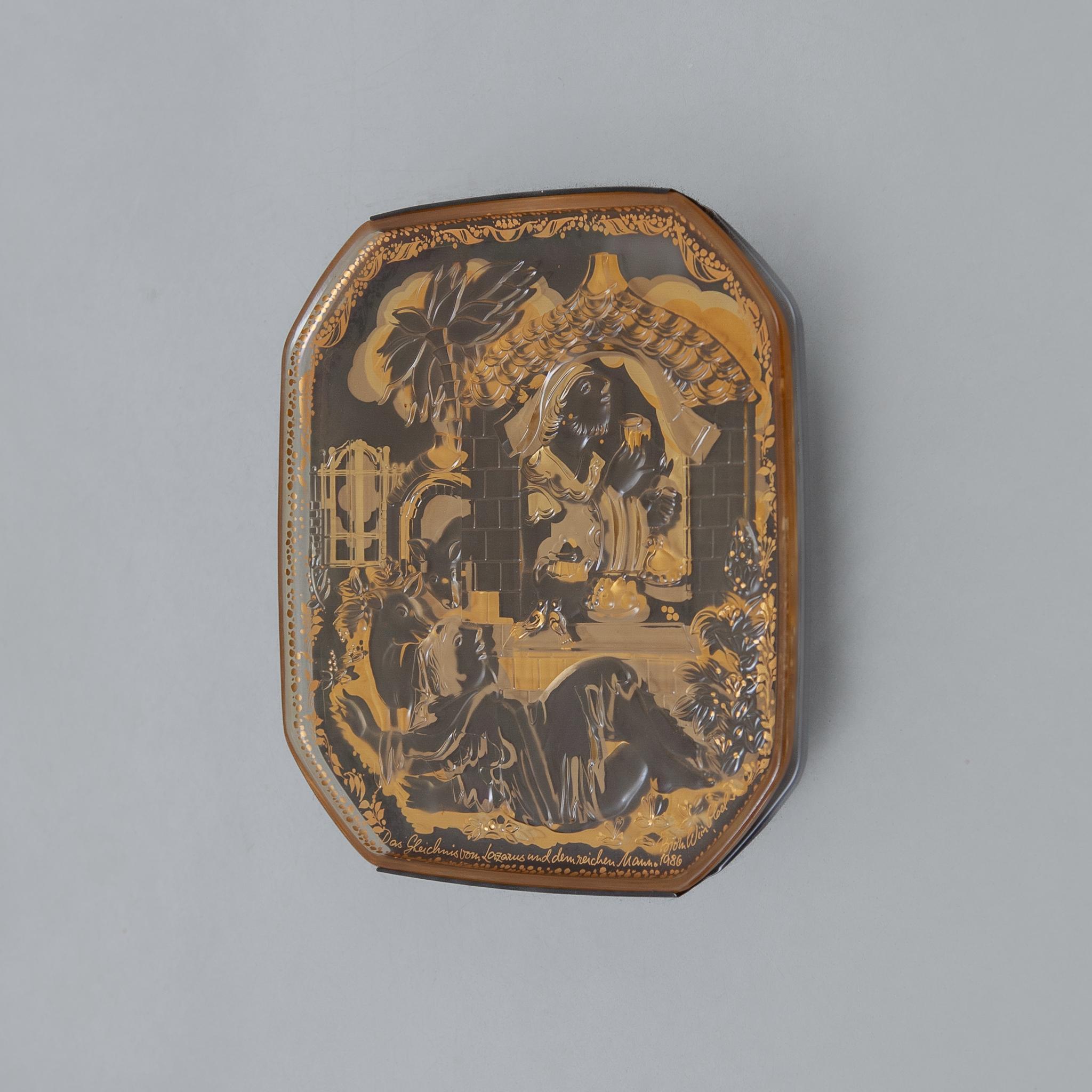 Vintage Glass Wall Mounted Plate by Bjorn Winblad for Rosenthal, 1986 In Good Condition For Sale In Antwerp, BE