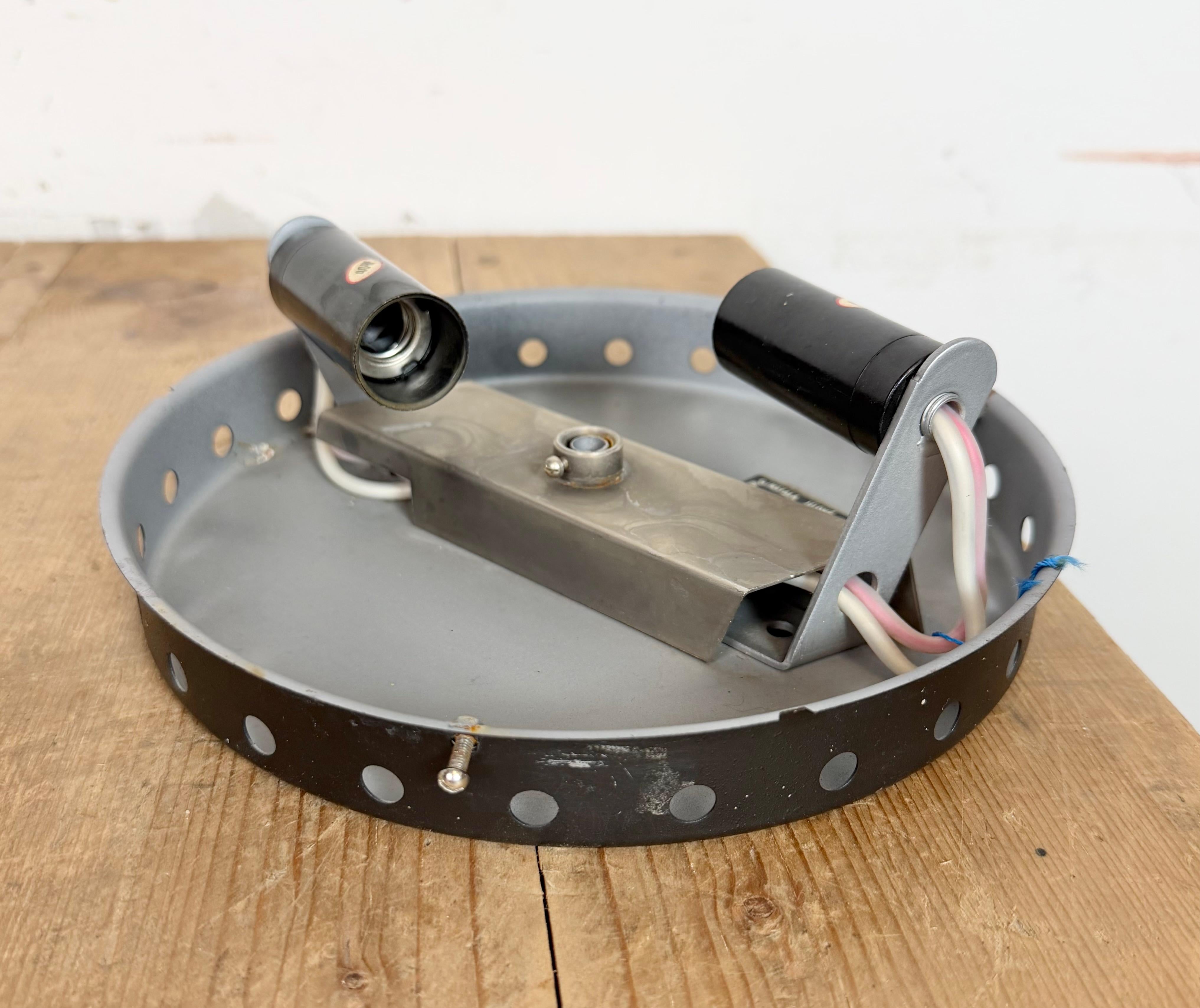 Lampada da parete o soffitto in vetro vintage di Elektroinstala, anni '70 in vendita 3