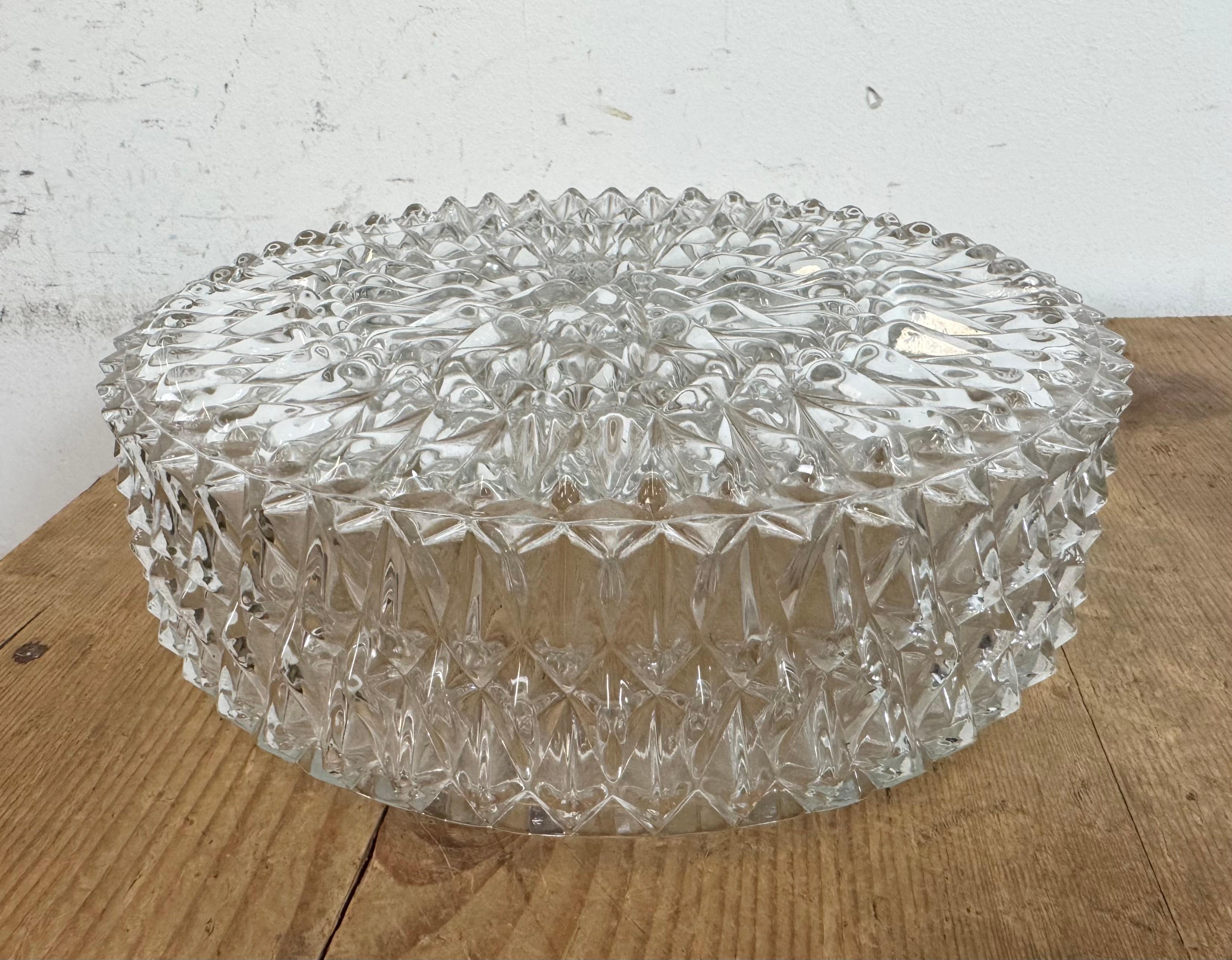 Wand- oder Deckenleuchte aus Glas aus Napako, 1970er Jahre im Angebot 7