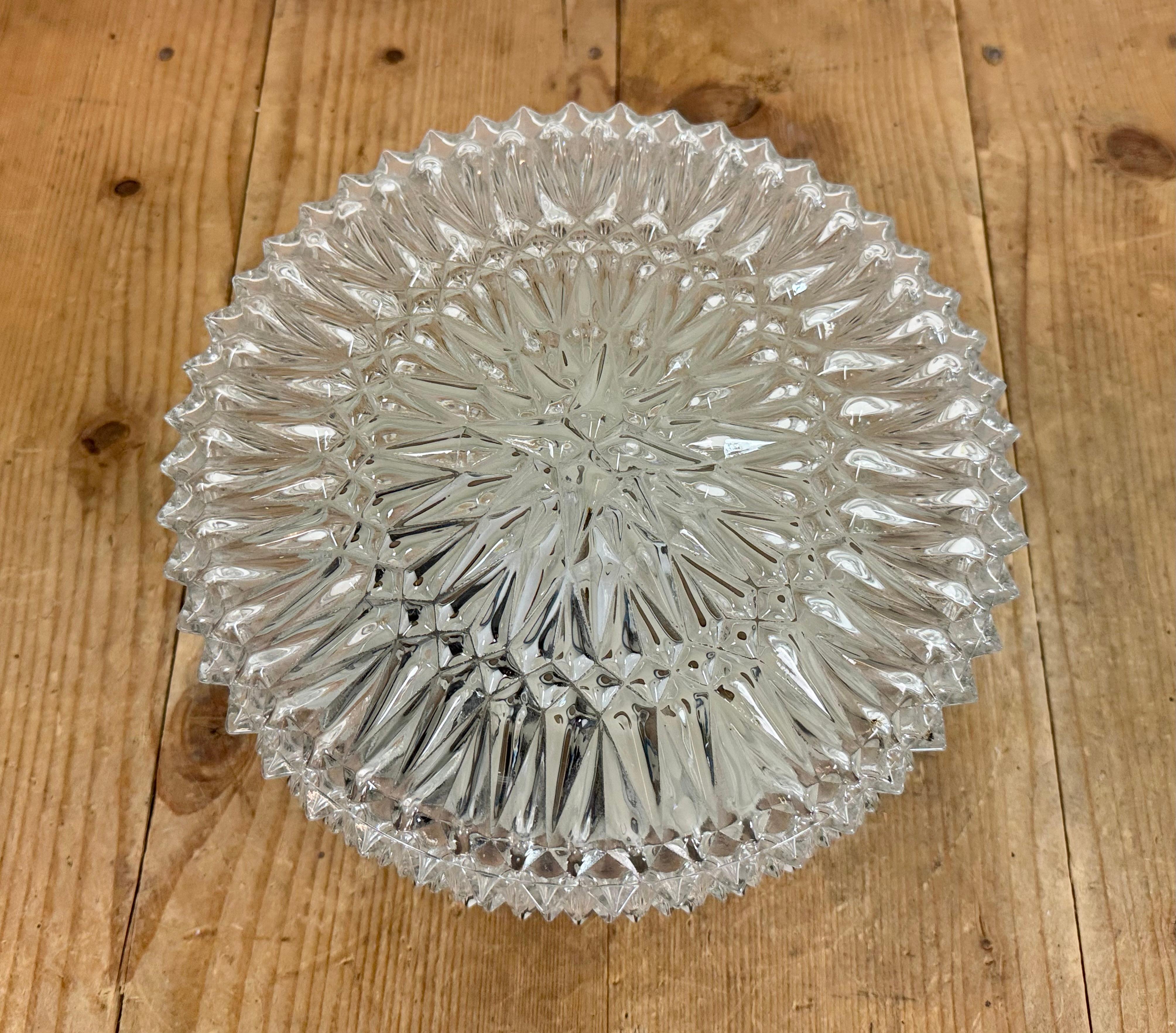Wand- oder Deckenleuchte aus Glas aus Napako, 1970er Jahre (Ende des 20. Jahrhunderts) im Angebot