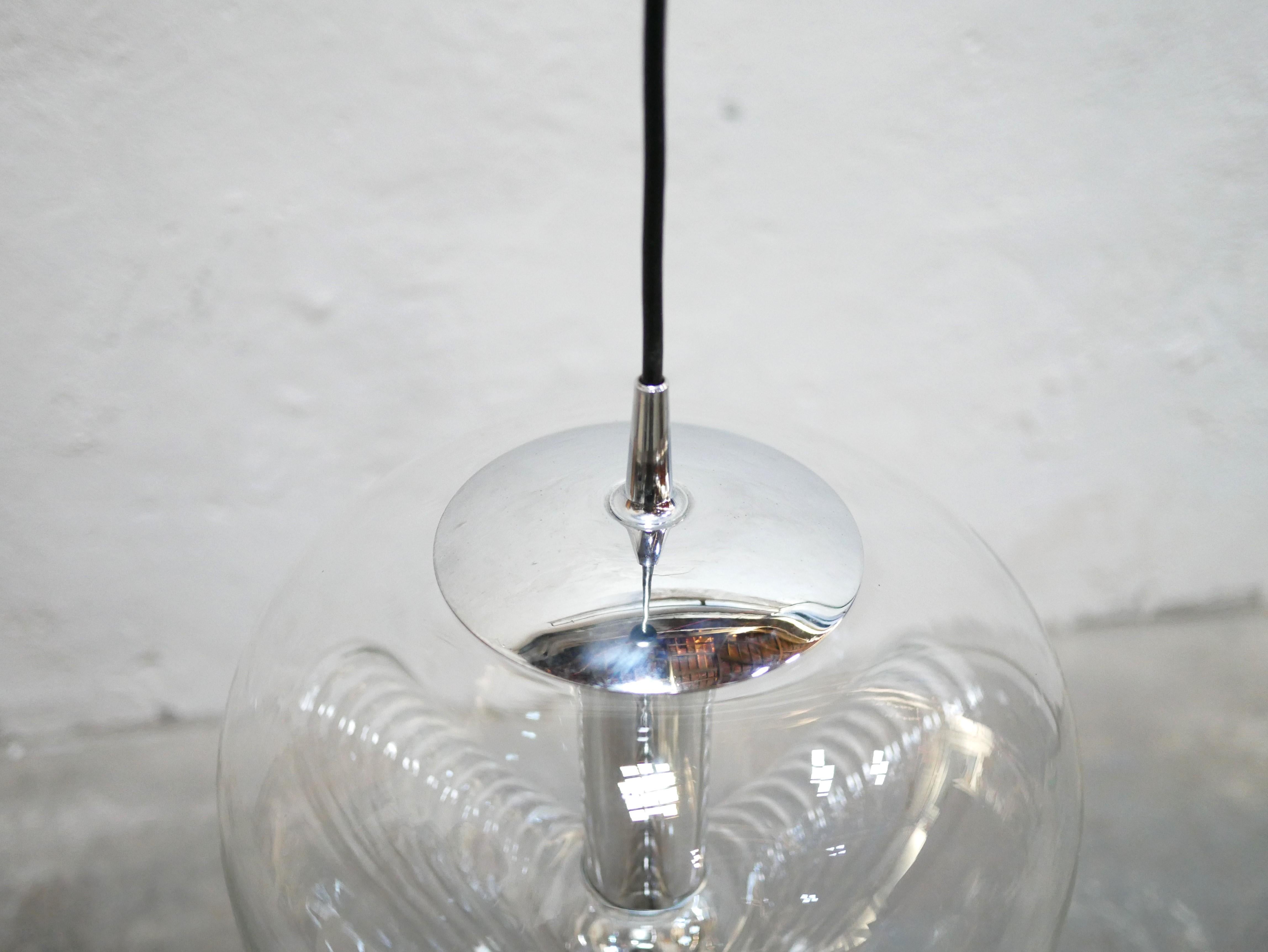 Transparent glass and chromed metal suspension, 