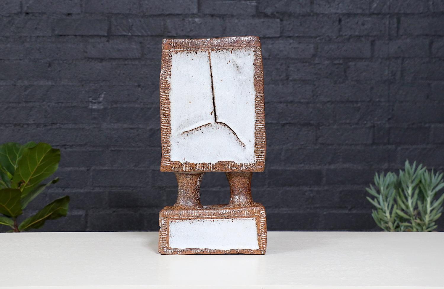 Postmoderno Scultura architettonica in ceramica smaltata vintage Architectural Pottery in vendita