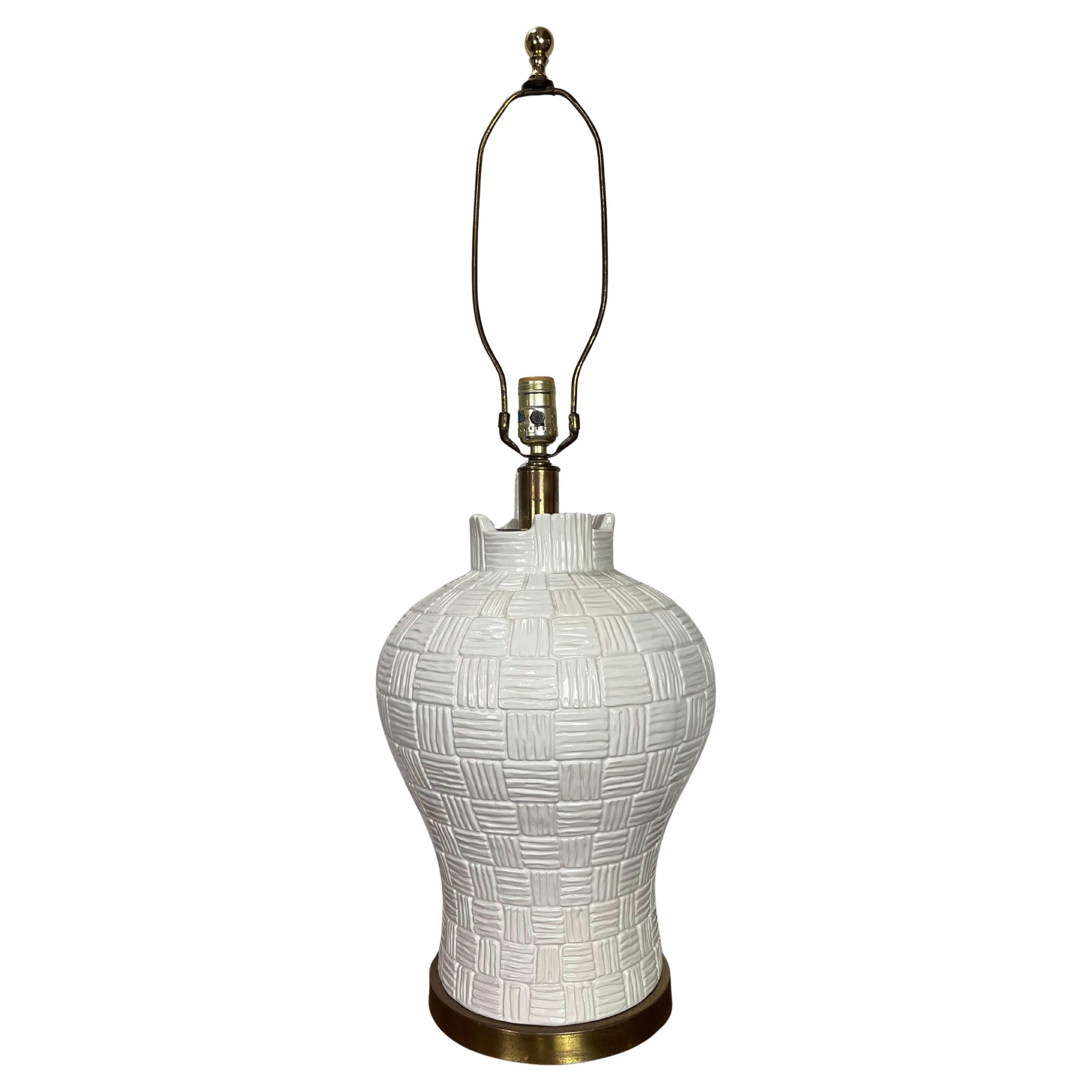 Vintage Glazed Ceramic Basket Weave Hansen Lamp en vente