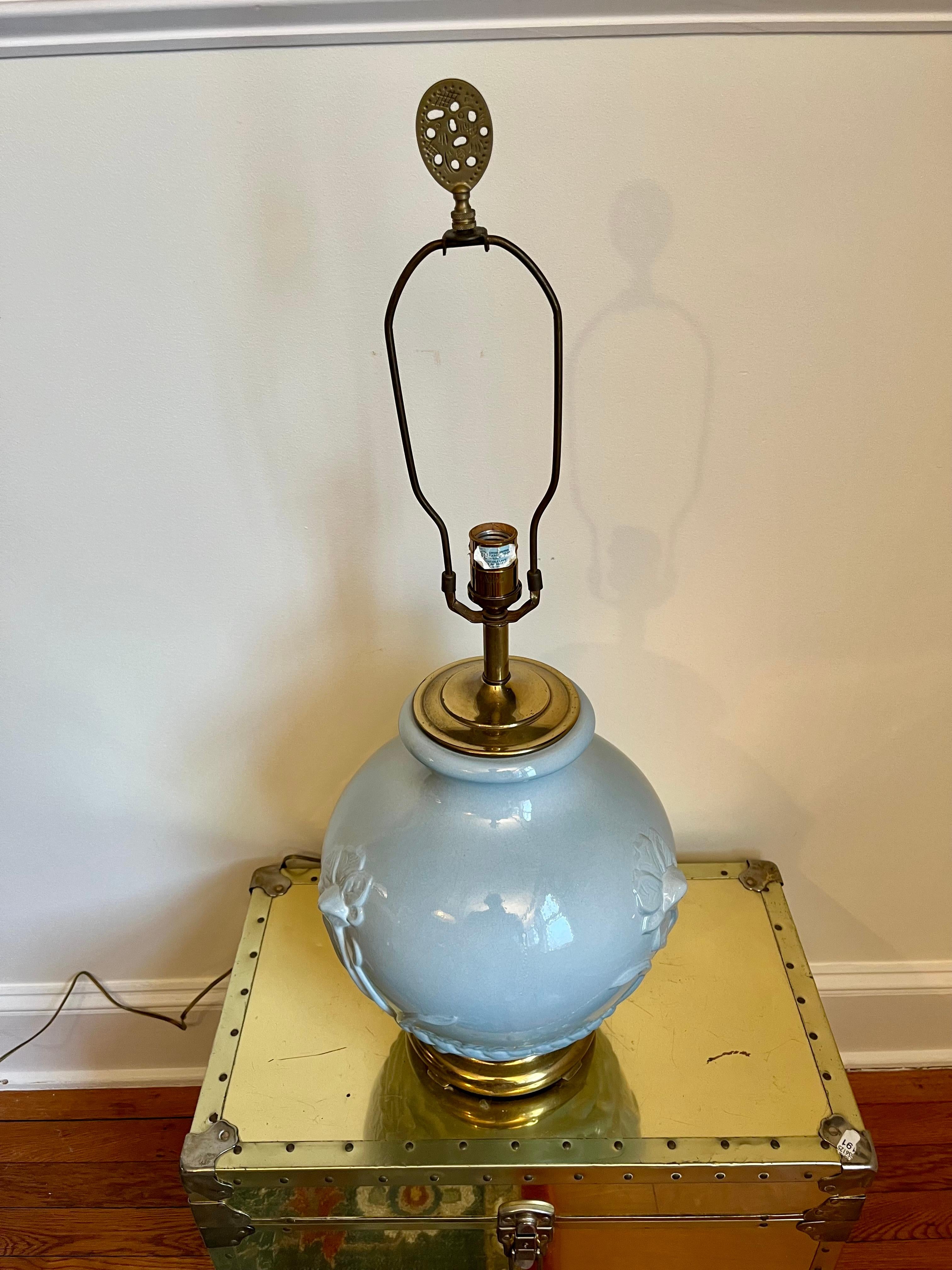 Vintage Glazed Ceramic Chinoiserie Lotus Lamp In Good Condition For Sale In W Allenhurst, NJ