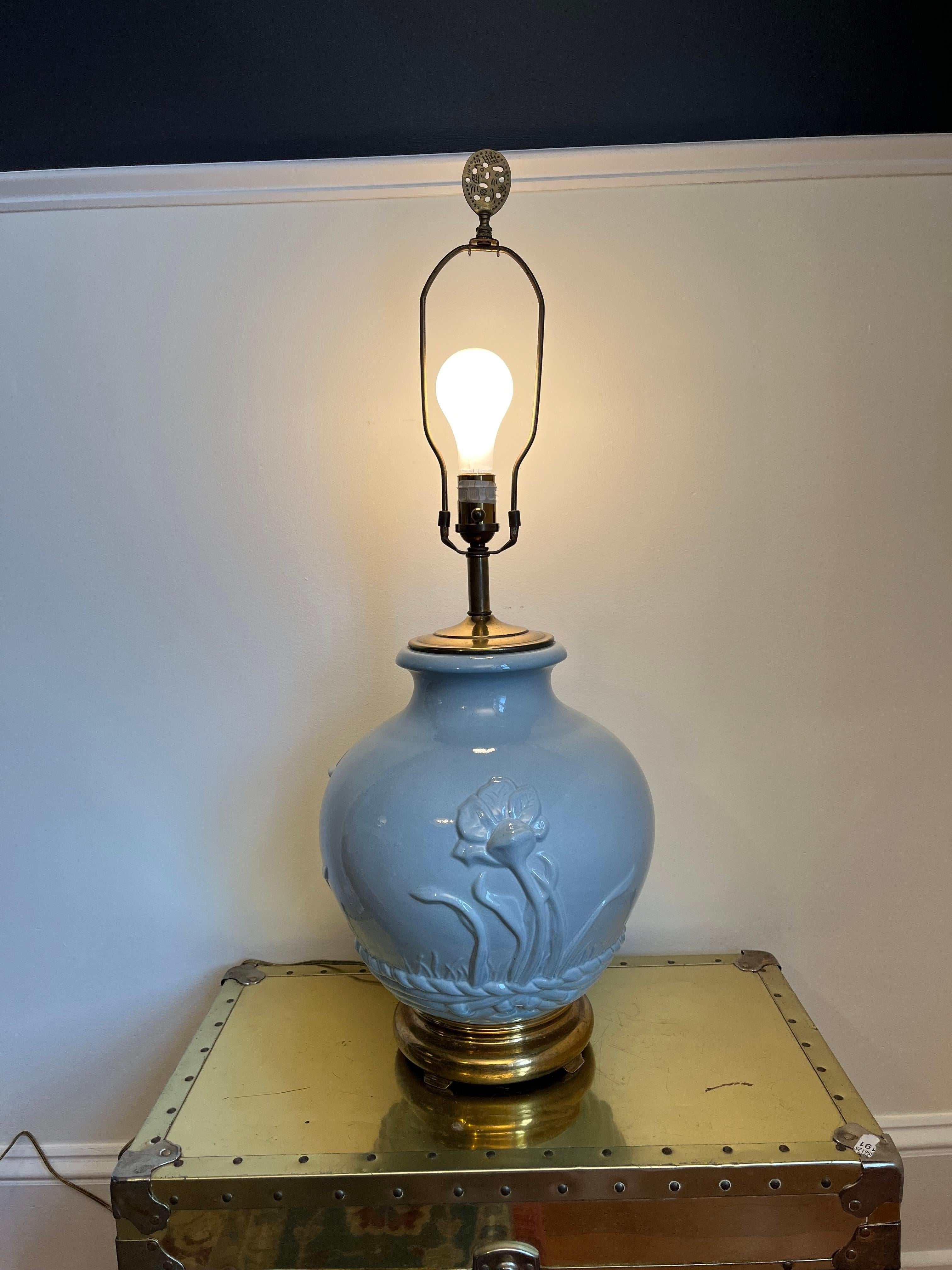 Vintage Glazed Ceramic Chinoiserie Lotus Lamp For Sale 3