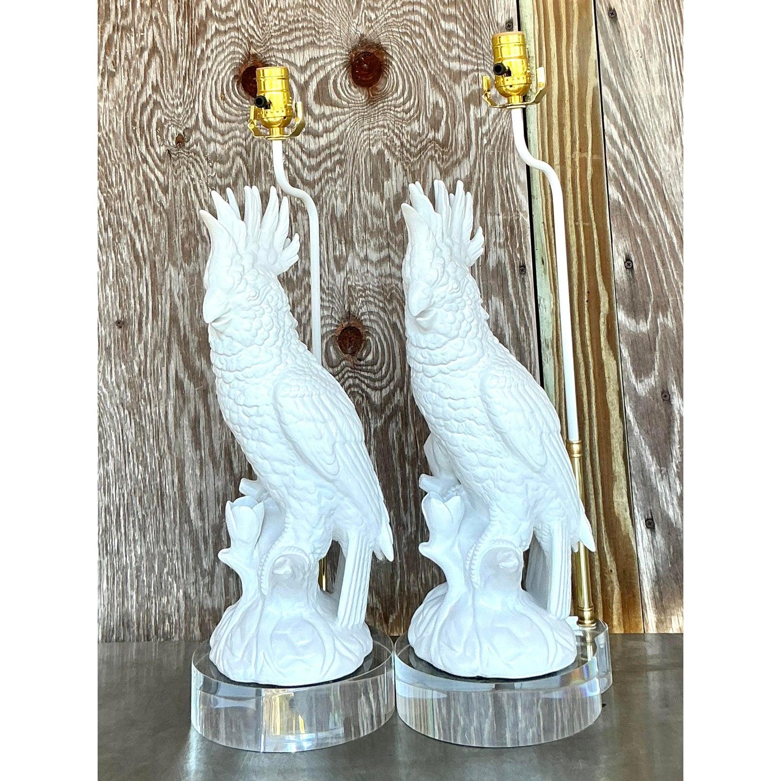 Mid-Century Modern Paire de lampes Cockatoo en céramique émaillée d'époque en vente