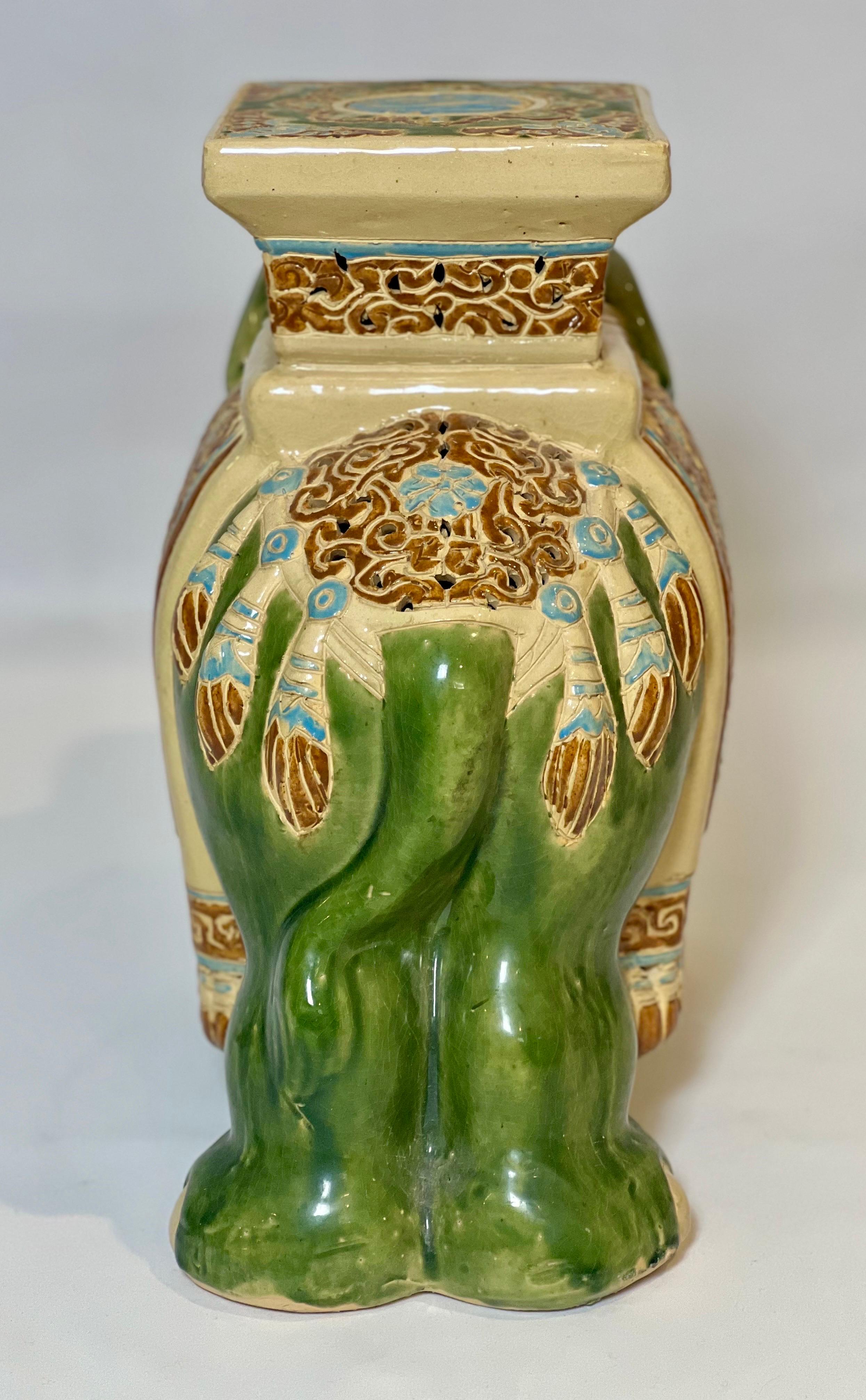 Vintage Glazed Ceramic Elephant Garden Stool, Side Table or Plant Stand Bon état - En vente à Doylestown, PA